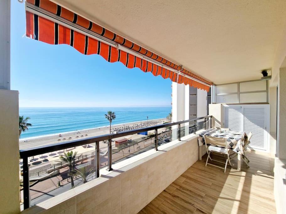 Beachfront Dream: Prime Location With Sea Views Fuengirola
