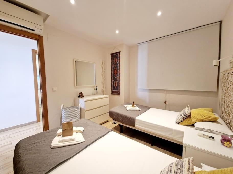 Apartment Beachfront Dream: Prime Location With Sea Views Fuengirola