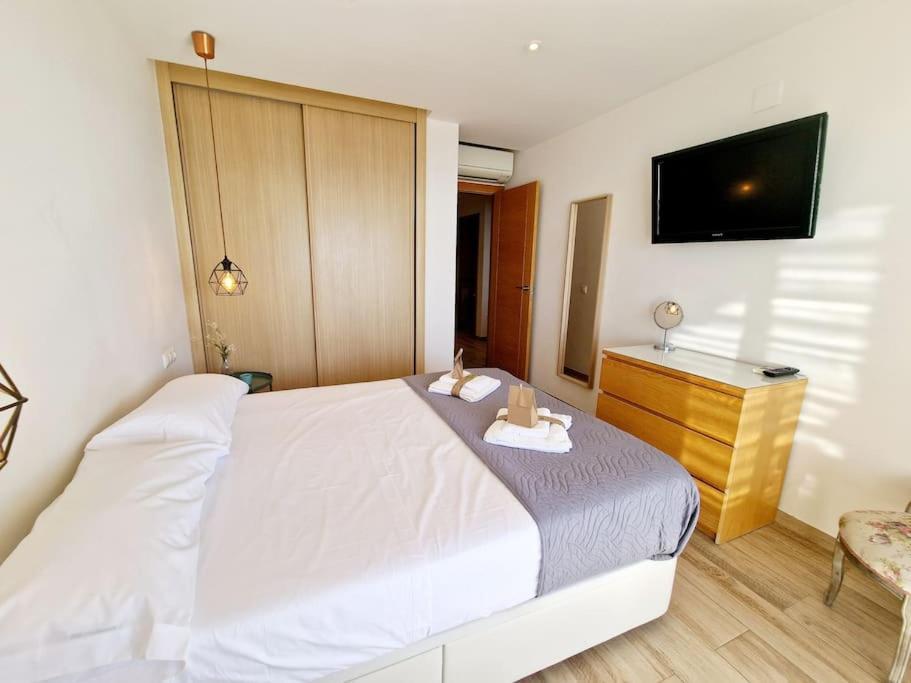 Apartment Beachfront Dream: Prime Location With Sea Views