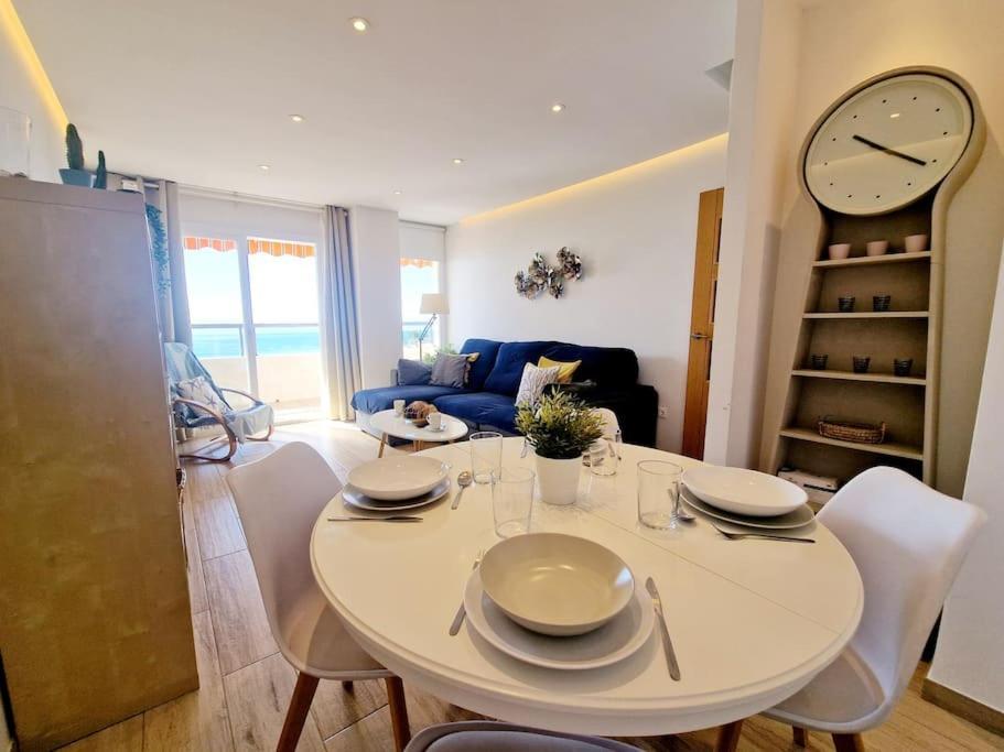 Beachfront Dream: Prime Location With Sea Views Apartment Fuengirola