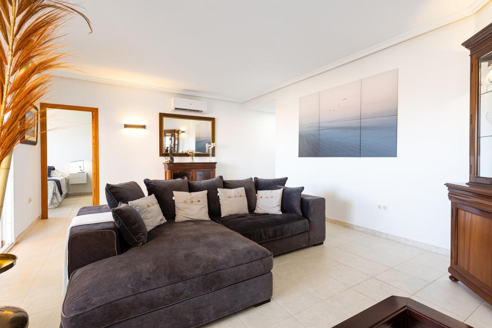 Cozy 2 Bedrooms In El Higueron Apartment