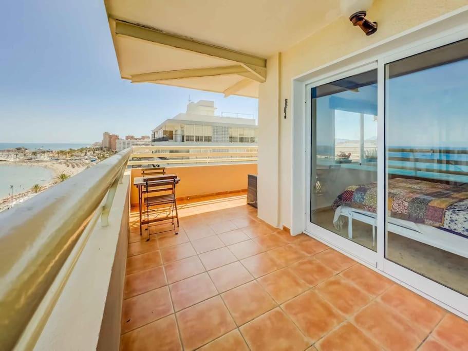 113 - Beachfront With Views, Appartement Fuengirola