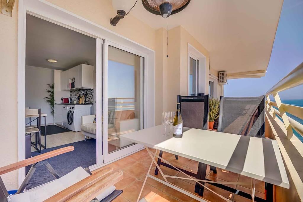 113 - Beachfront With Views, Appartement