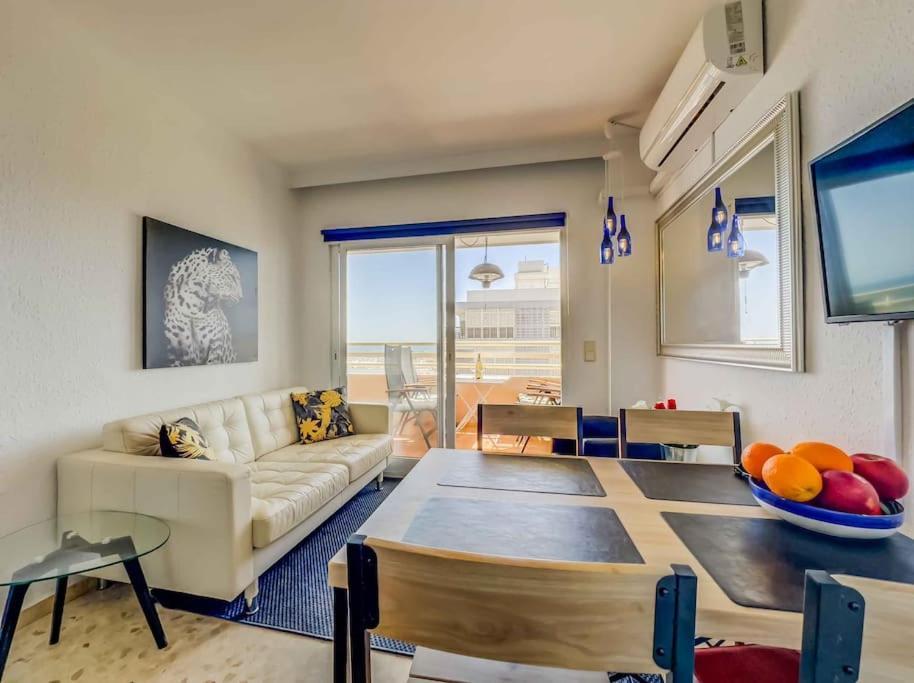 113 - Beachfront With Views, Appartement Fuengirola