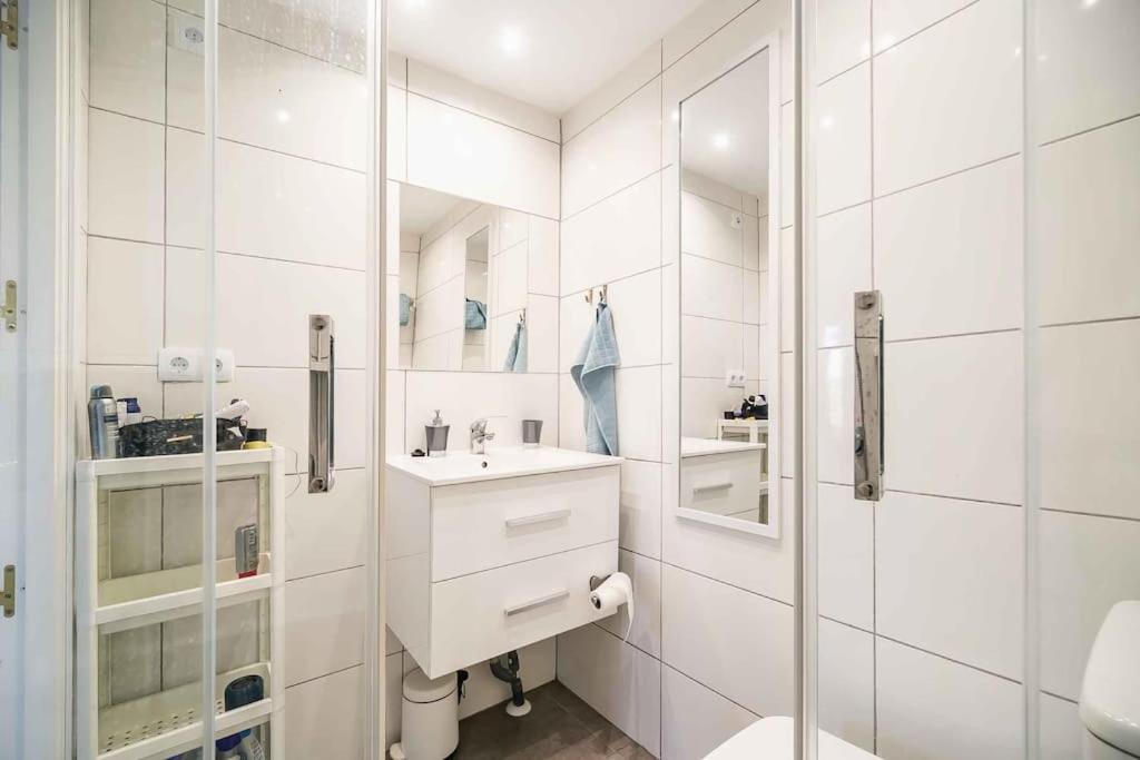 113 - Beachfront With Views, Appartement Fuengirola