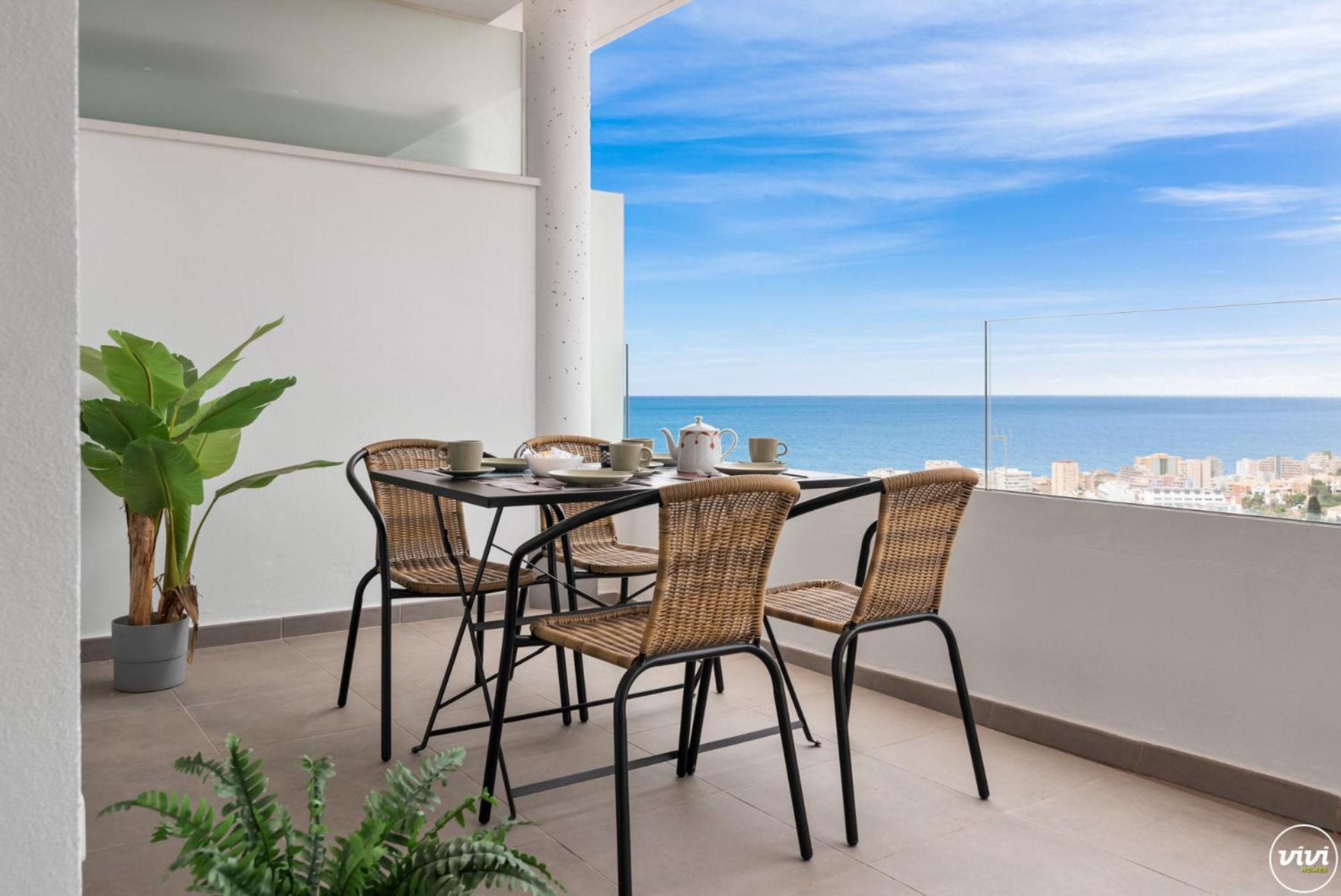 Vivi Homes - Sultana Gym, Pool, Terrace & Sea View Apartment *