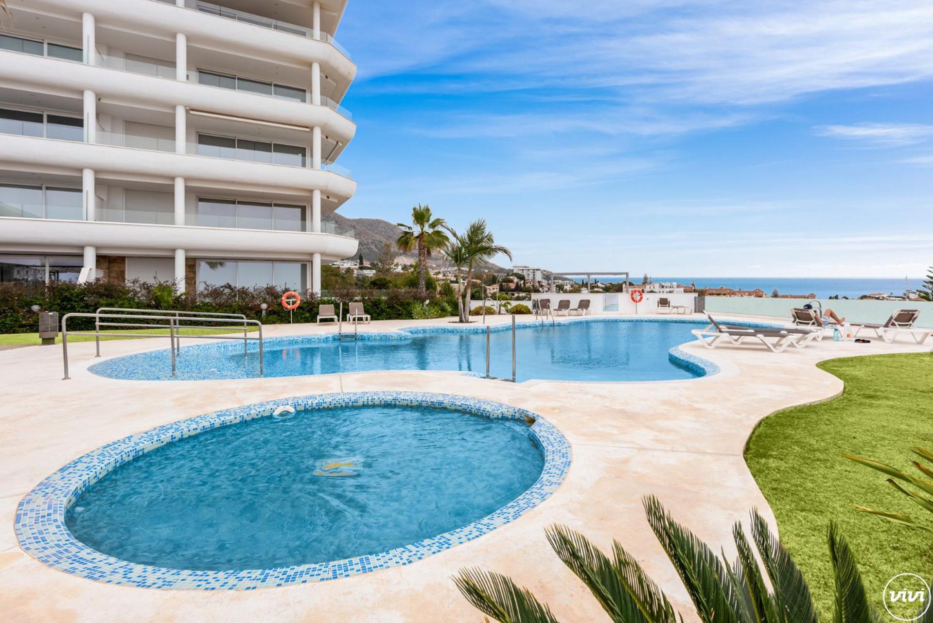 Vivi Homes - Sultana Gym, Pool, Terrace & Sea View Apartment
