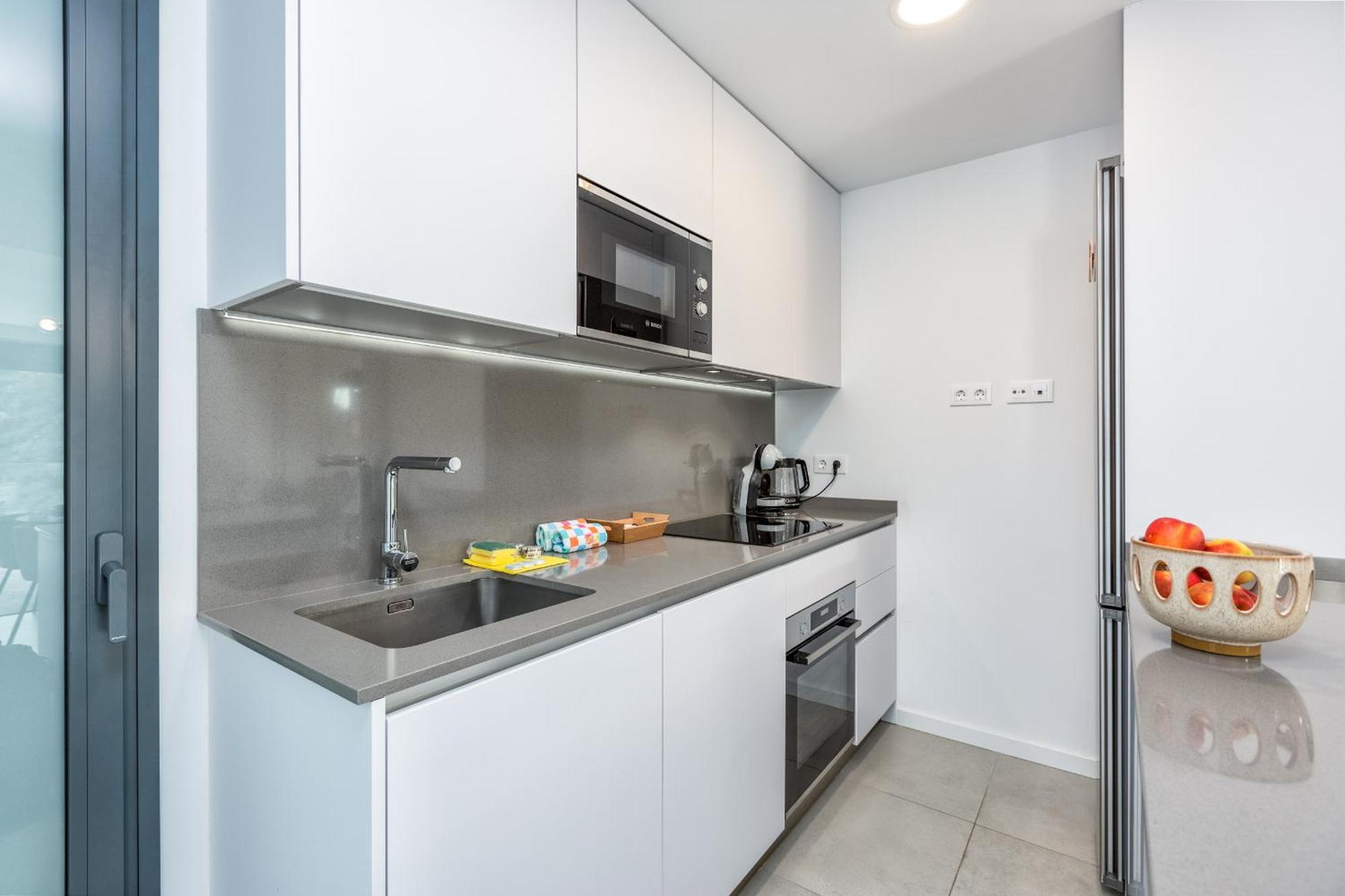 Vivi Homes - Sunny Views Wellness, Gym, Pool & Sea View Apartment Fuengirola