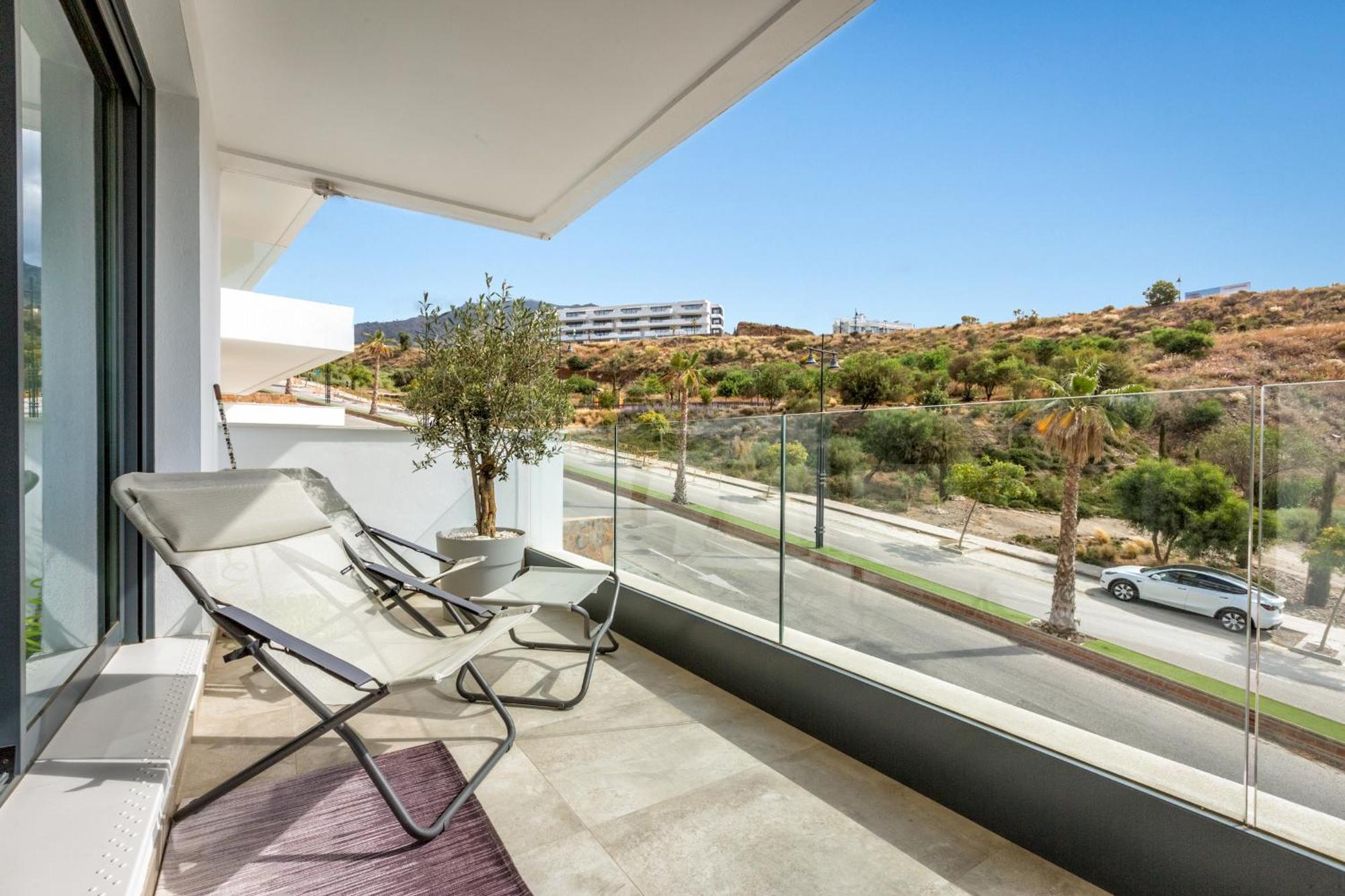 Vivi Homes - Sunny Views Wellness, Gym, Pool & Sea View Apartment Fuengirola