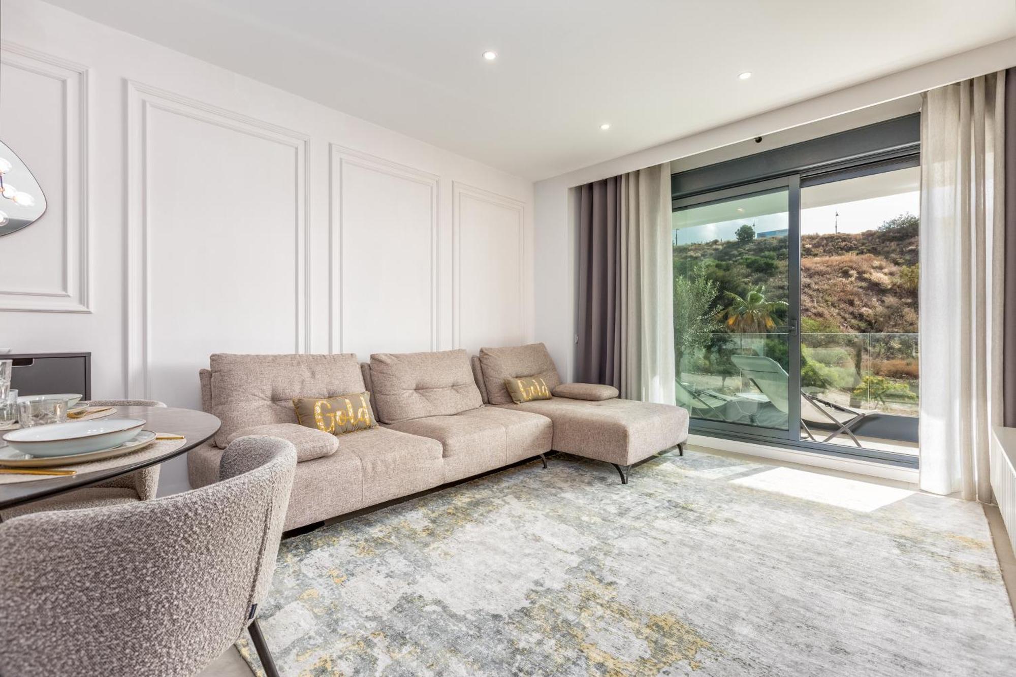 Vivi Homes - Sunny Views Wellness, Gym, Pool & Sea View Fuengirola