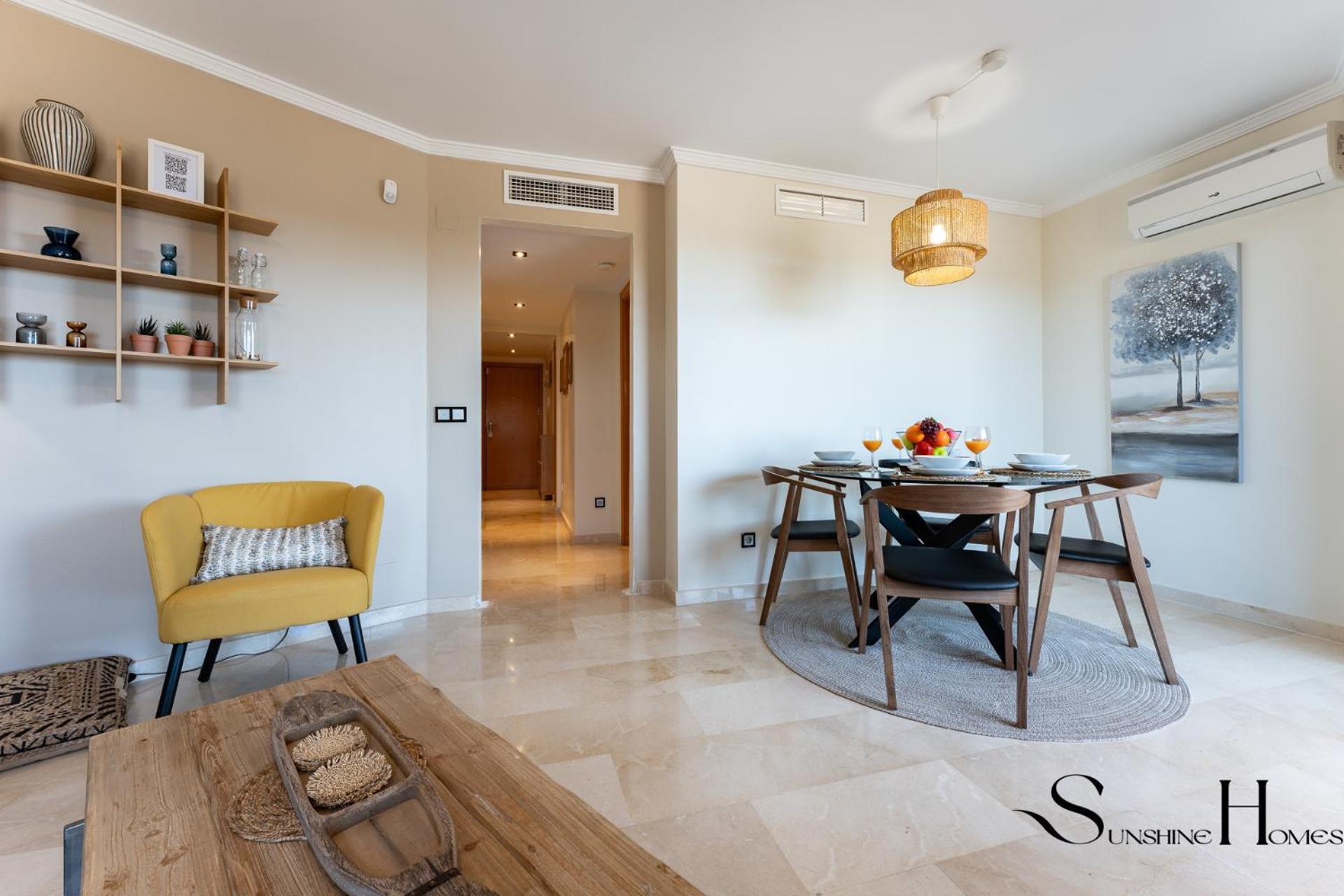 Tranquil 2 Bed 2 Bath Retreat, Pool, Parking