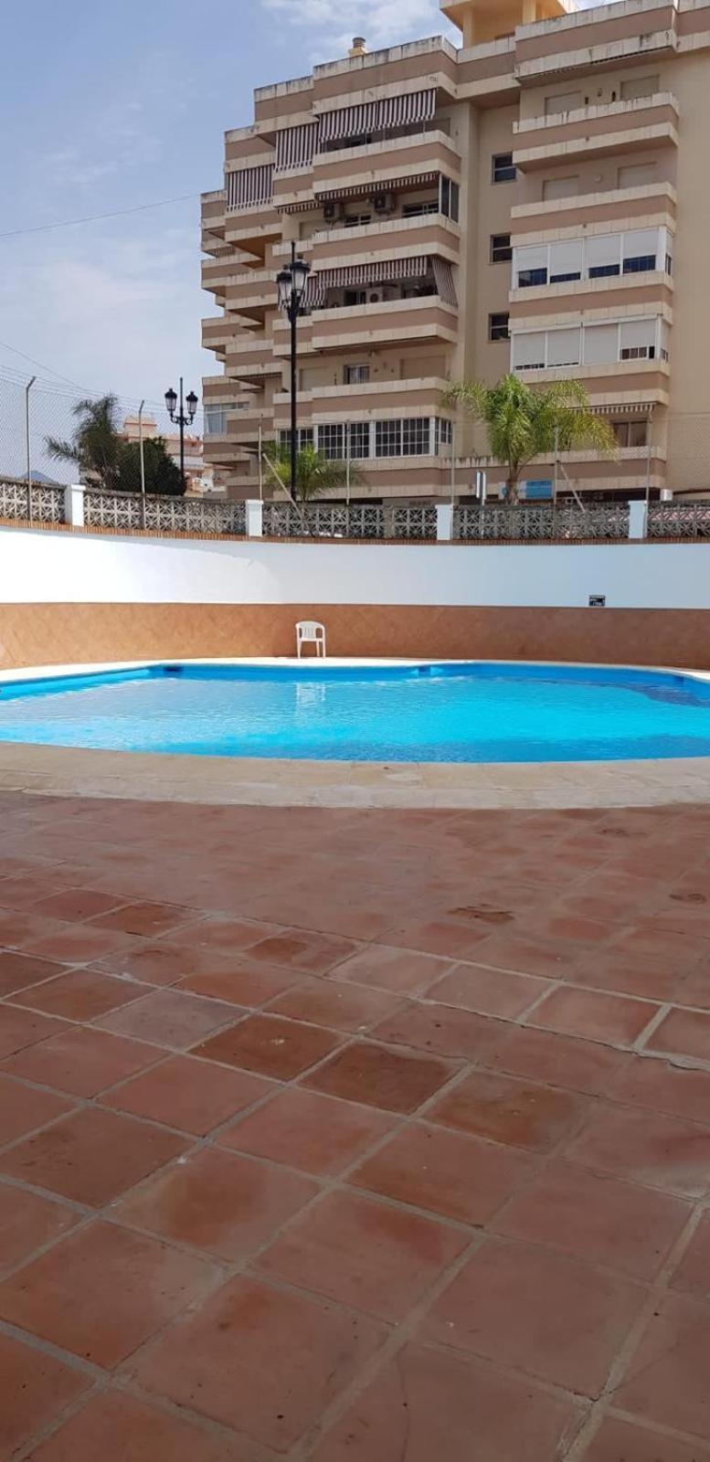 Bonito Con Piscina *