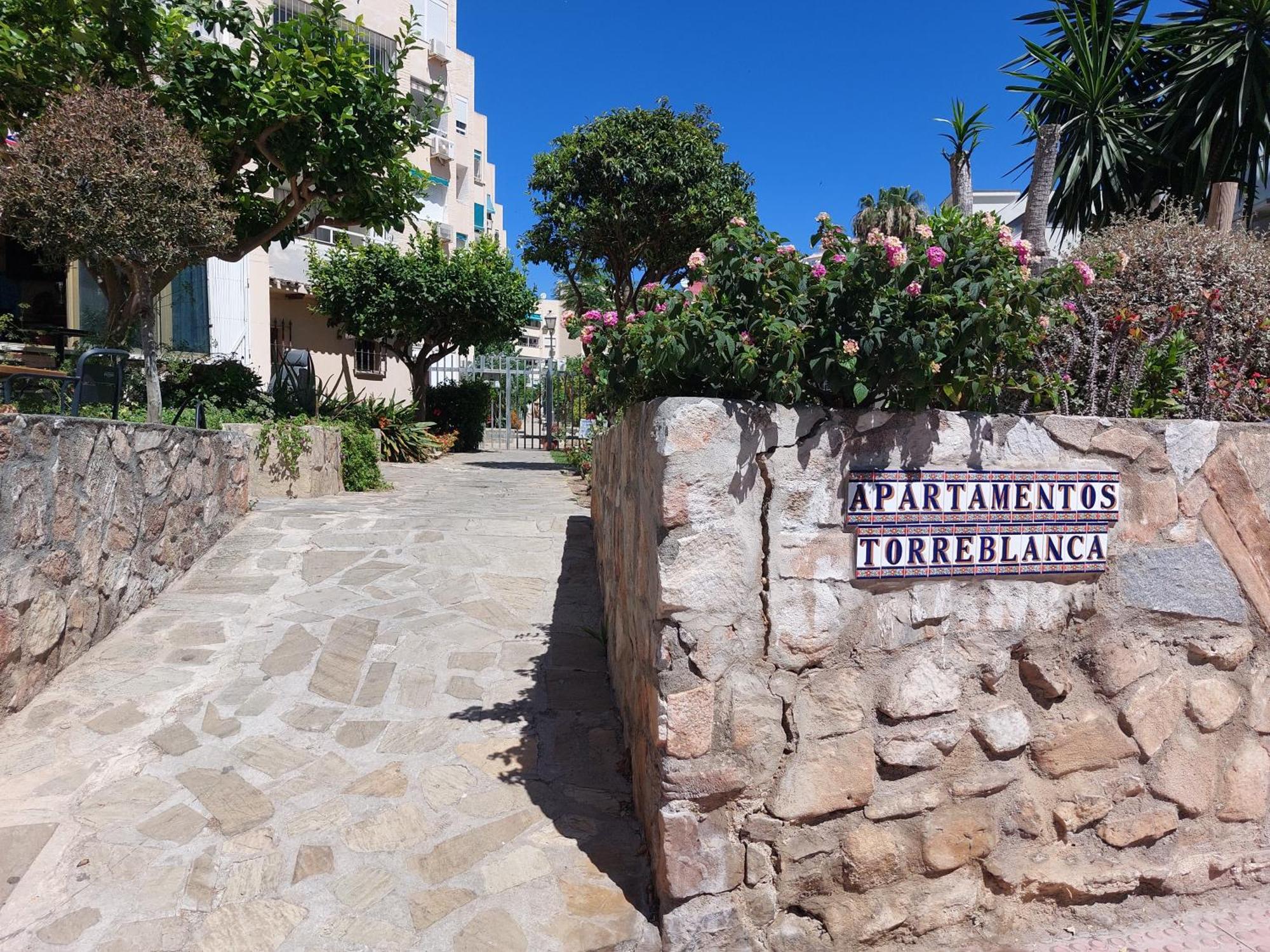 Estudio Con Piscina Y Parking, Playa A 4 Min A Pie, Tren A 2 Min Apartment *