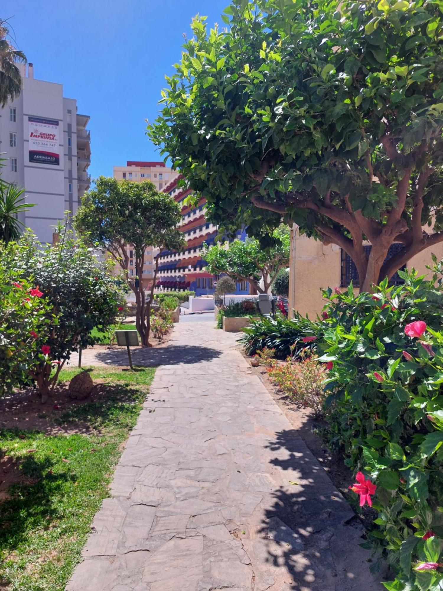 Apartment Estudio Con Piscina Y Parking, Playa A 4 Min A Pie, Tren A 2 Min