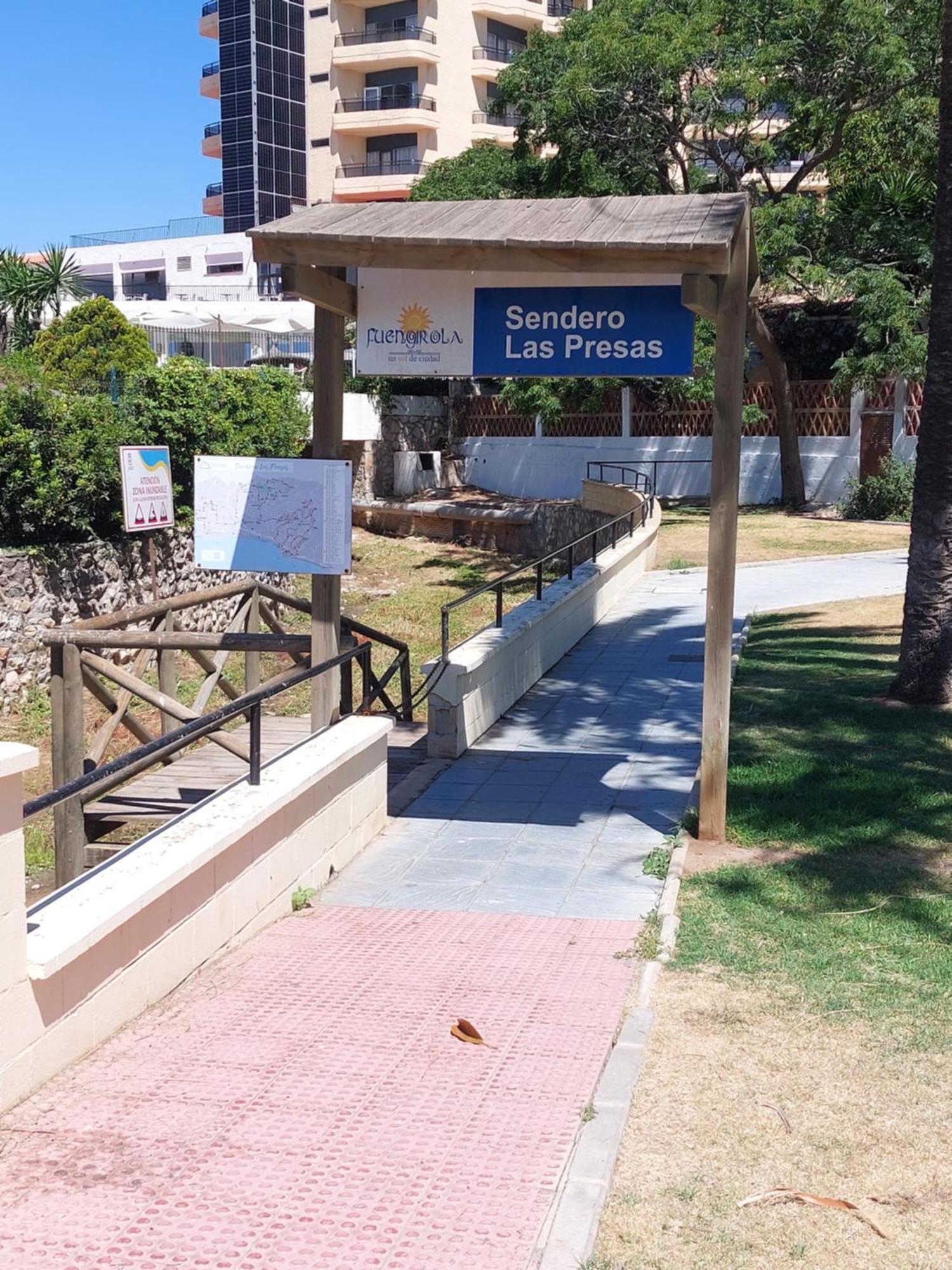 Estudio Con Piscina Y Parking, Playa A 4 Min A Pie, Tren A 2 Min