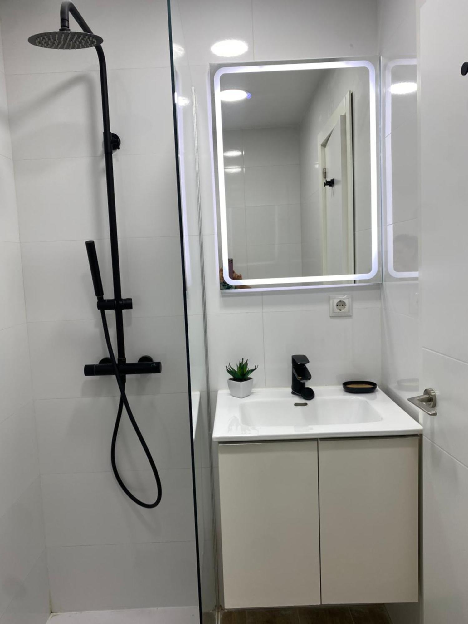 Estudio Con Piscina Y Parking, Playa A 4 Min A Pie, Tren A 2 Min Apartment