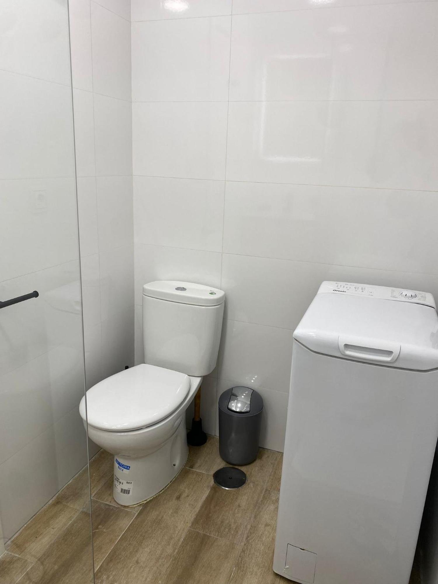 Estudio Con Piscina Y Parking, Playa A 4 Min A Pie, Tren A 2 Min