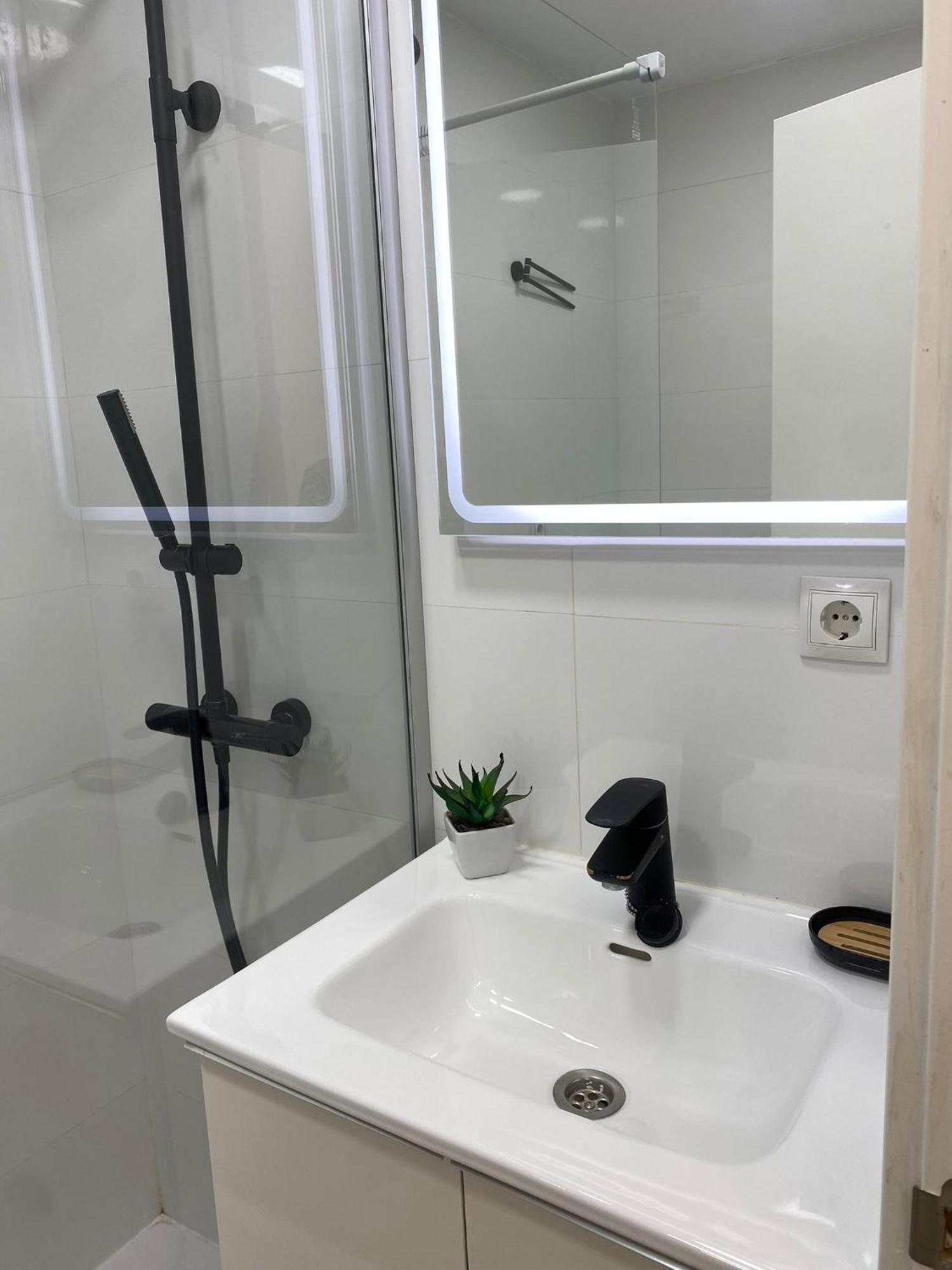 Apartment Estudio Con Piscina Y Parking, Playa A 4 Min A Pie, Tren A 2 Min *