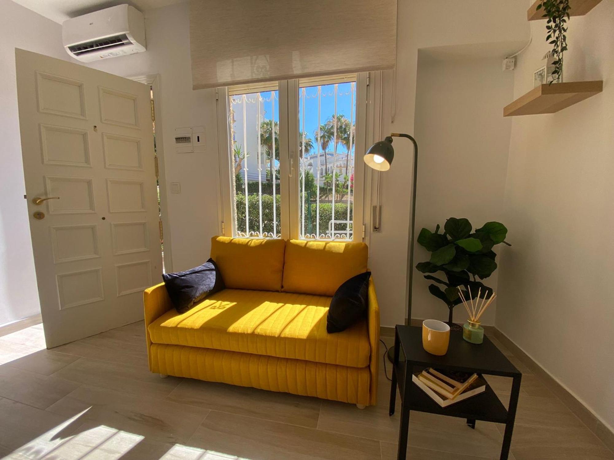 Estudio Con Piscina Y Parking, Playa A 4 Min A Pie, Tren A 2 Min Apartment