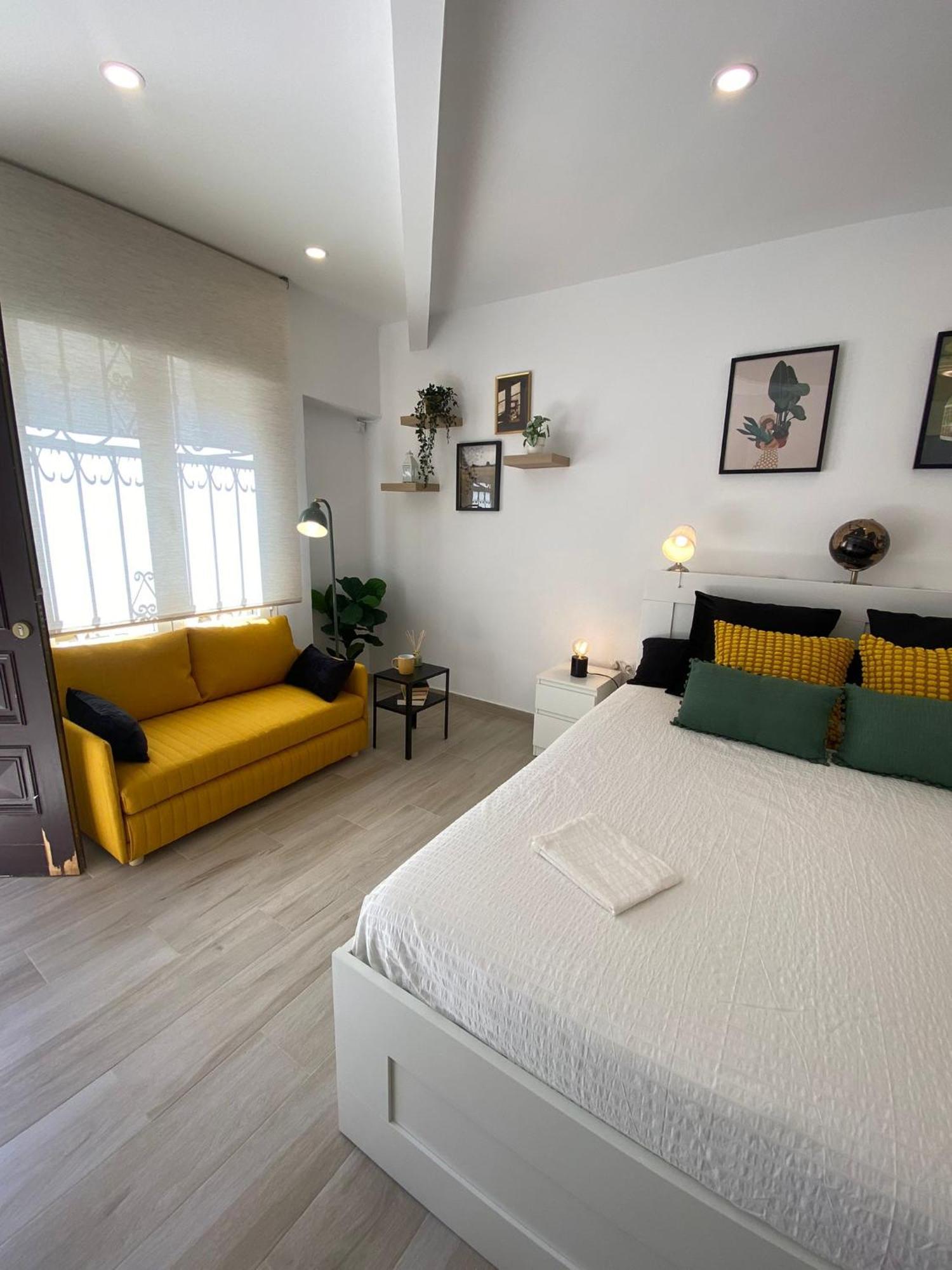 Estudio Con Piscina Y Parking, Playa A 4 Min A Pie, Tren A 2 Min *
