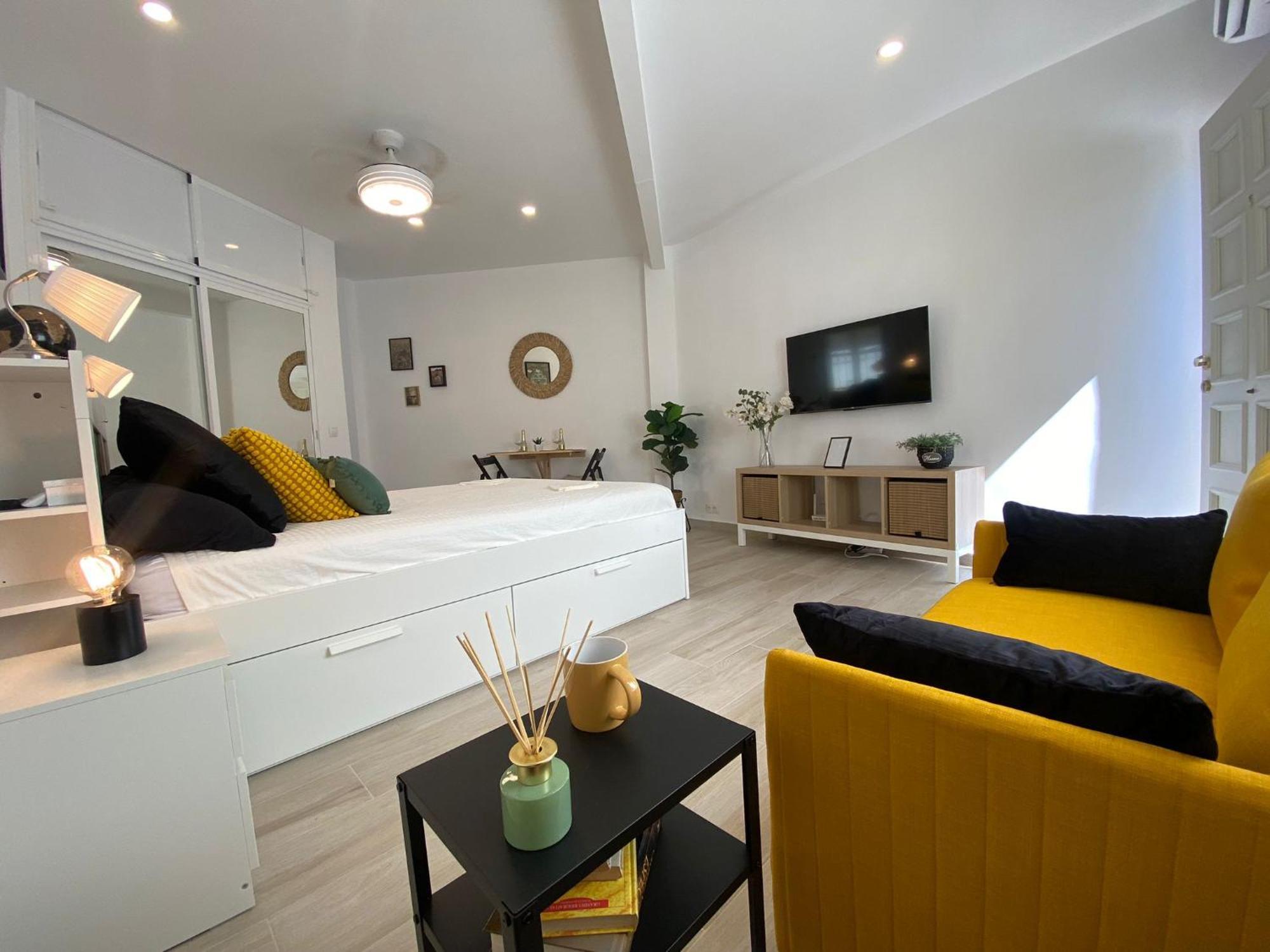 Apartment Estudio Con Piscina Y Parking, Playa A 4 Min A Pie, Tren A 2 Min *
