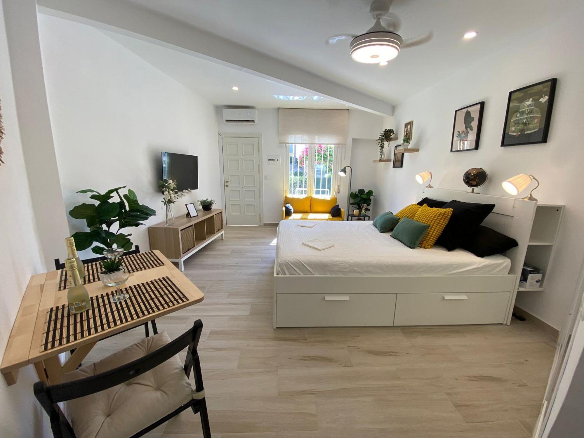 Estudio Con Piscina Y Parking, Playa A 4 Min A Pie, Tren A 2 Min Apartment
