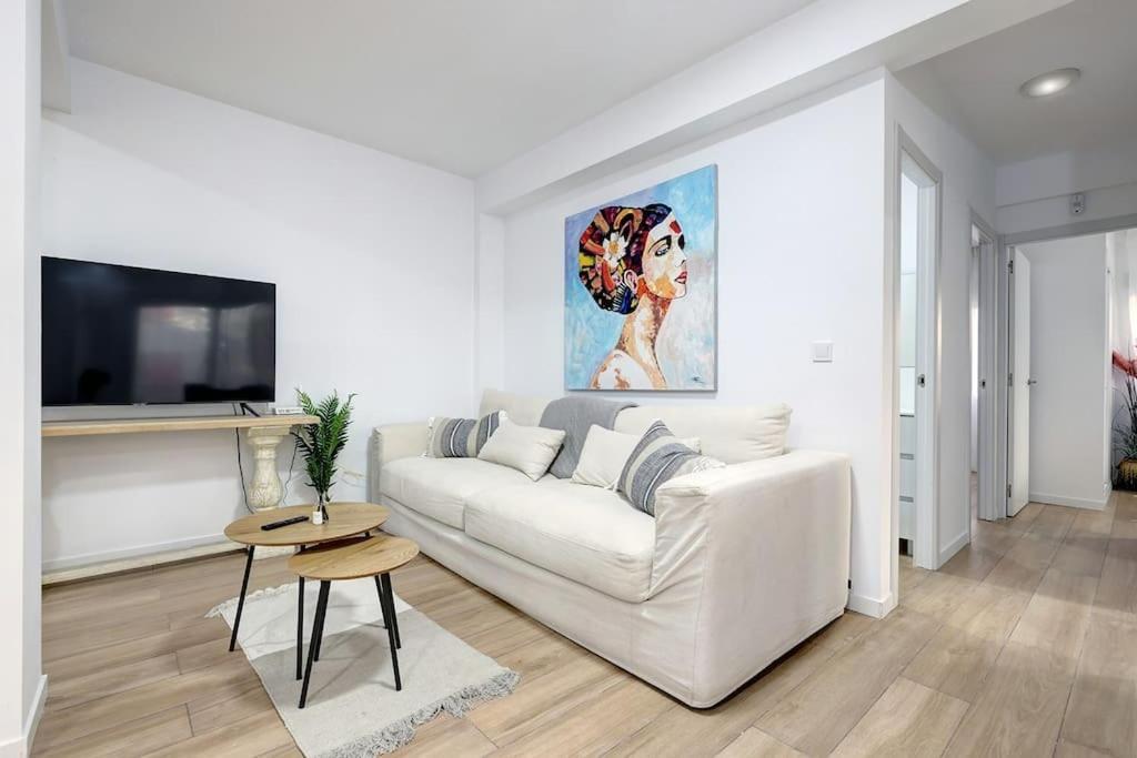 Modern & Vibrant, Urban Flat Fuengirola