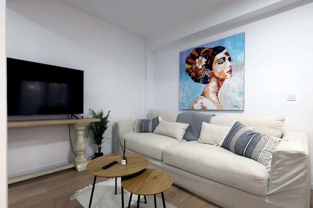 Modern & Vibrant, Urban Flat Apartment Fuengirola