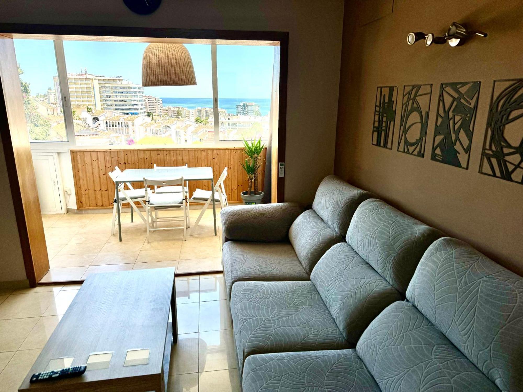 Cozy With Sea View & Pool