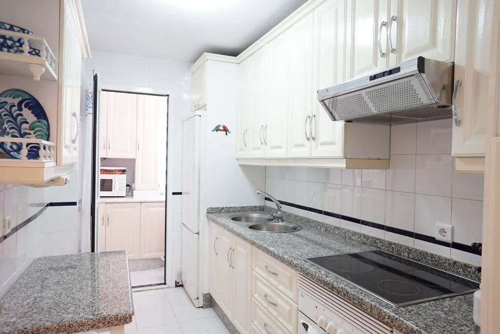 Amplio Ideal Familias Con Piscina Y Padel