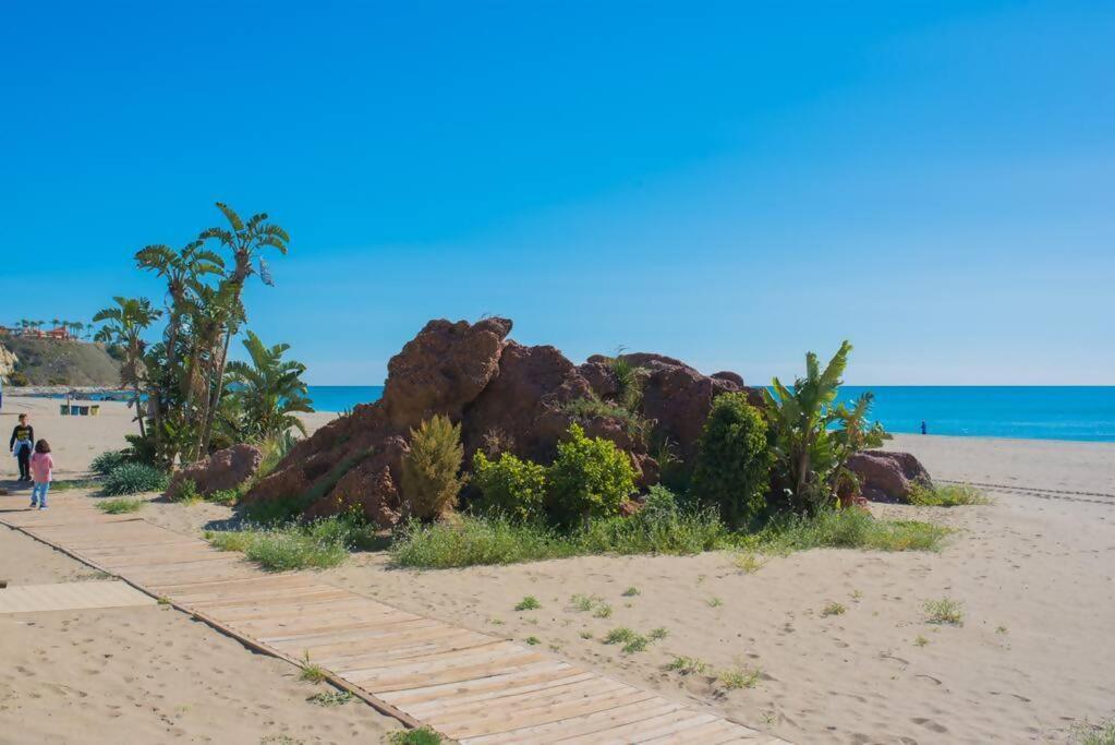 A 50 M De La Playa Apartment *
