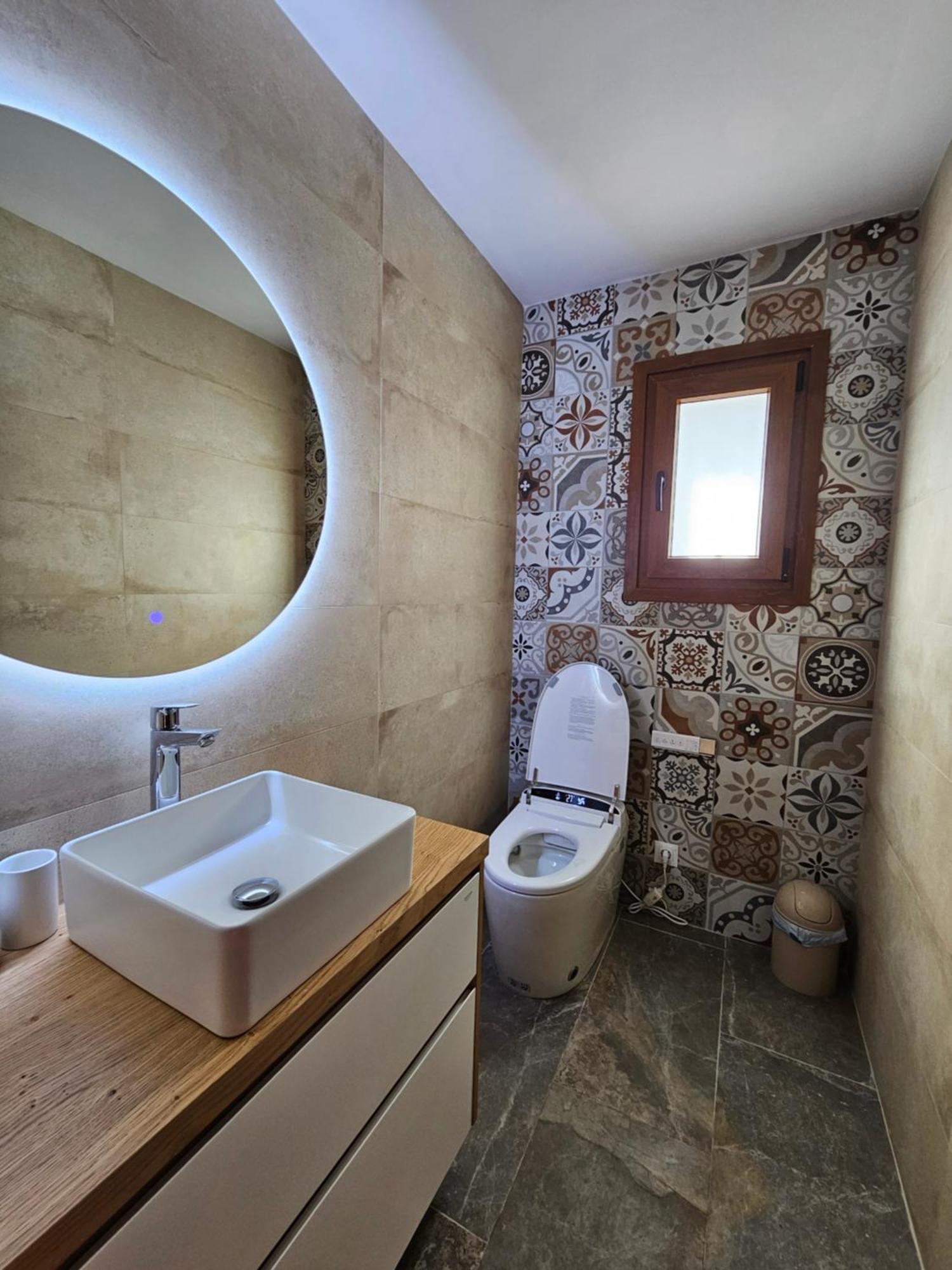 Sea View With Private Pool And Gardens 5 Bedrooms Villa