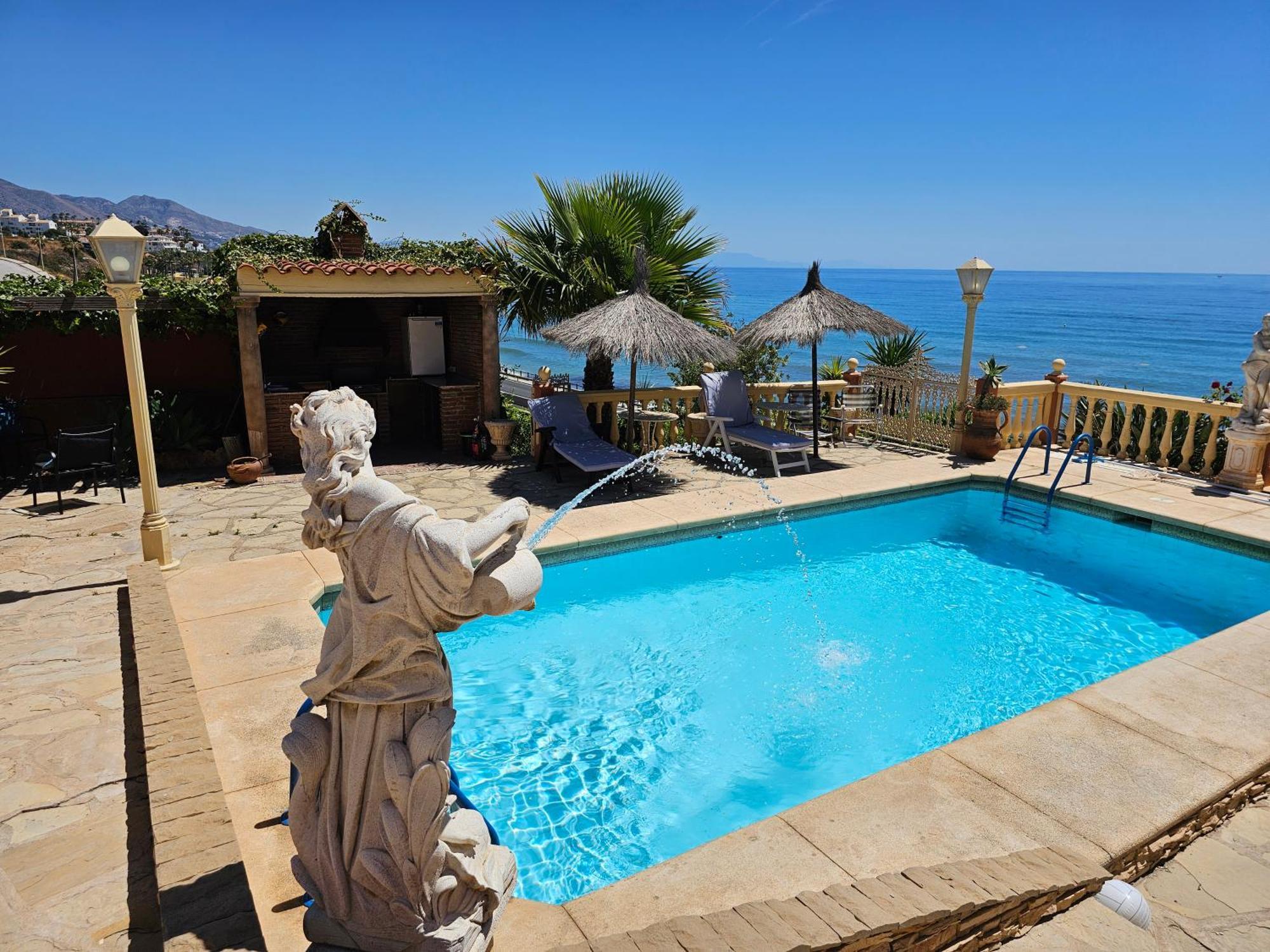 Sea View With Private Pool And Gardens 5 Bedrooms Villa