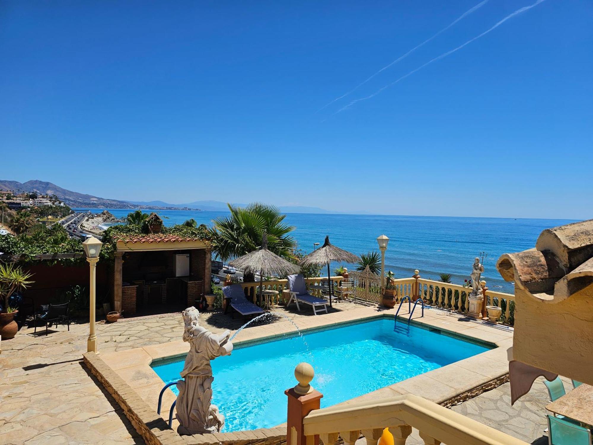 Villa Sea View With Private Pool And Gardens 5 Bedrooms *
