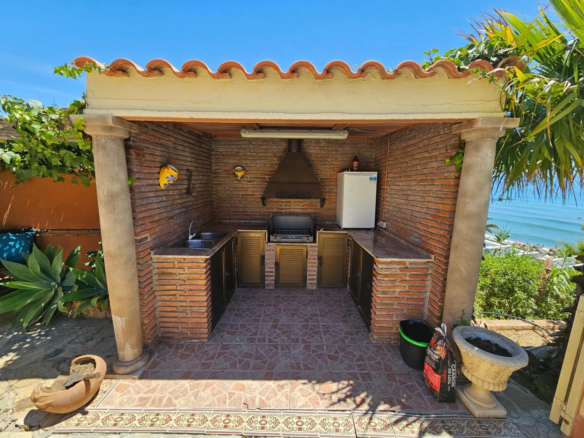 Sea View With Private Pool And Gardens 5 Bedrooms Villa *