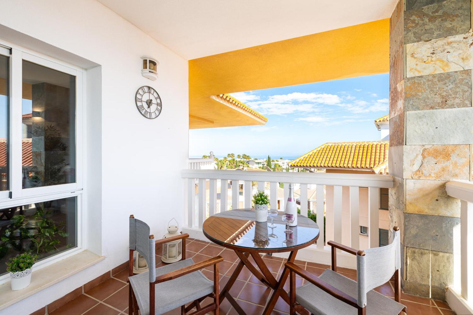Cozy 2 Bedrooms In El Higueron Apartment