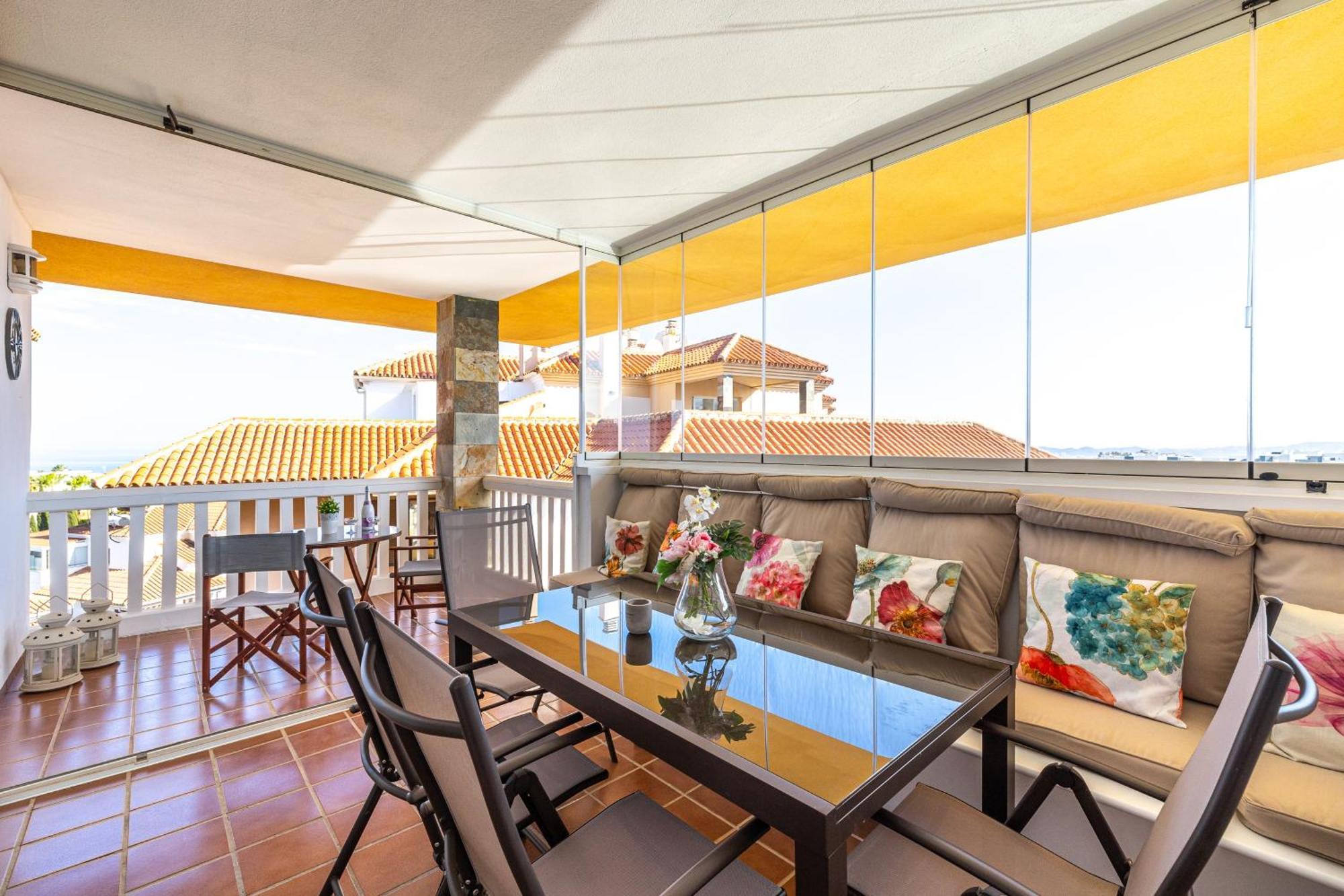 Cozy 2 Bedrooms In El Higueron *