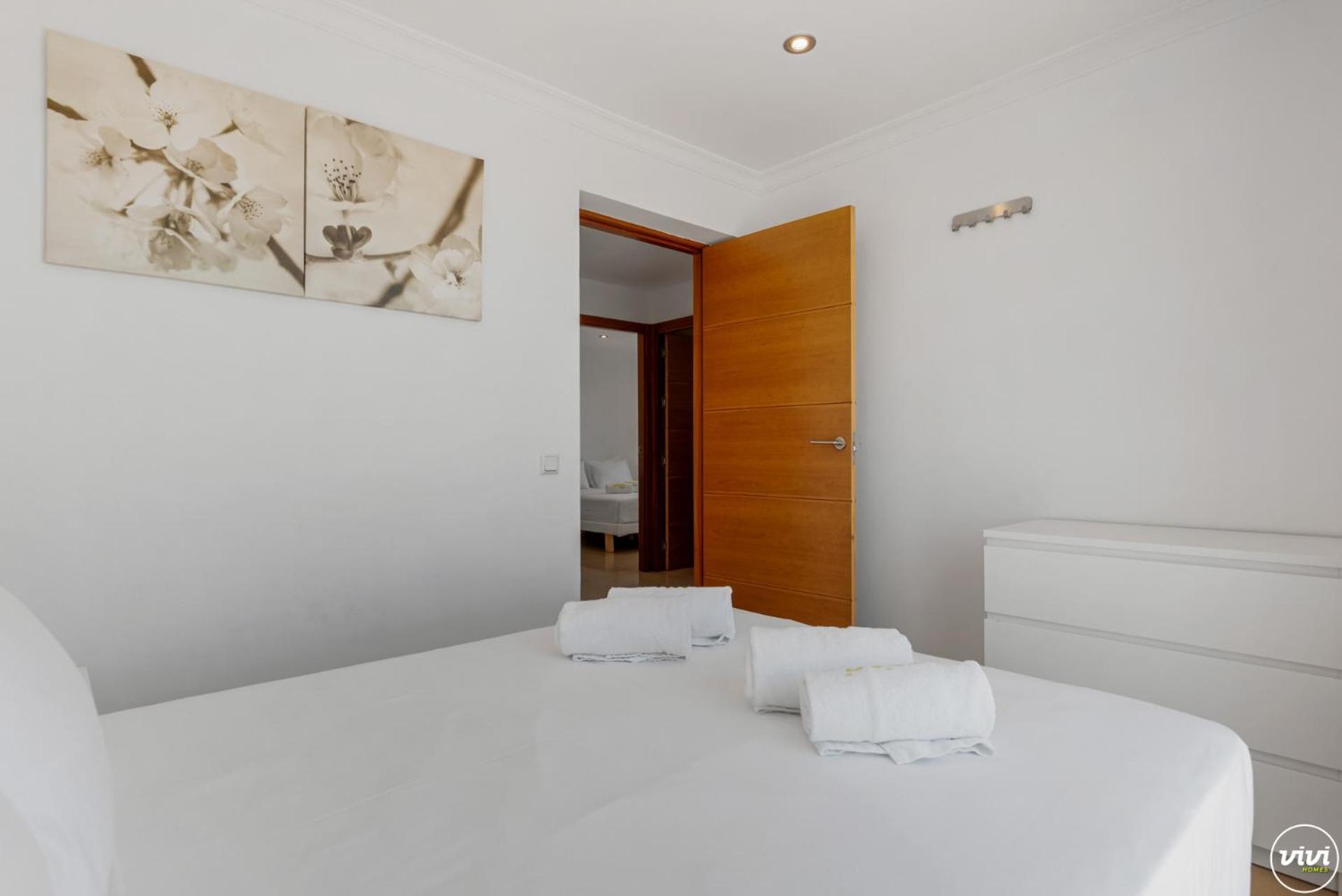 De Haro - Garden, Terrace, Pool & Sea View Villa *