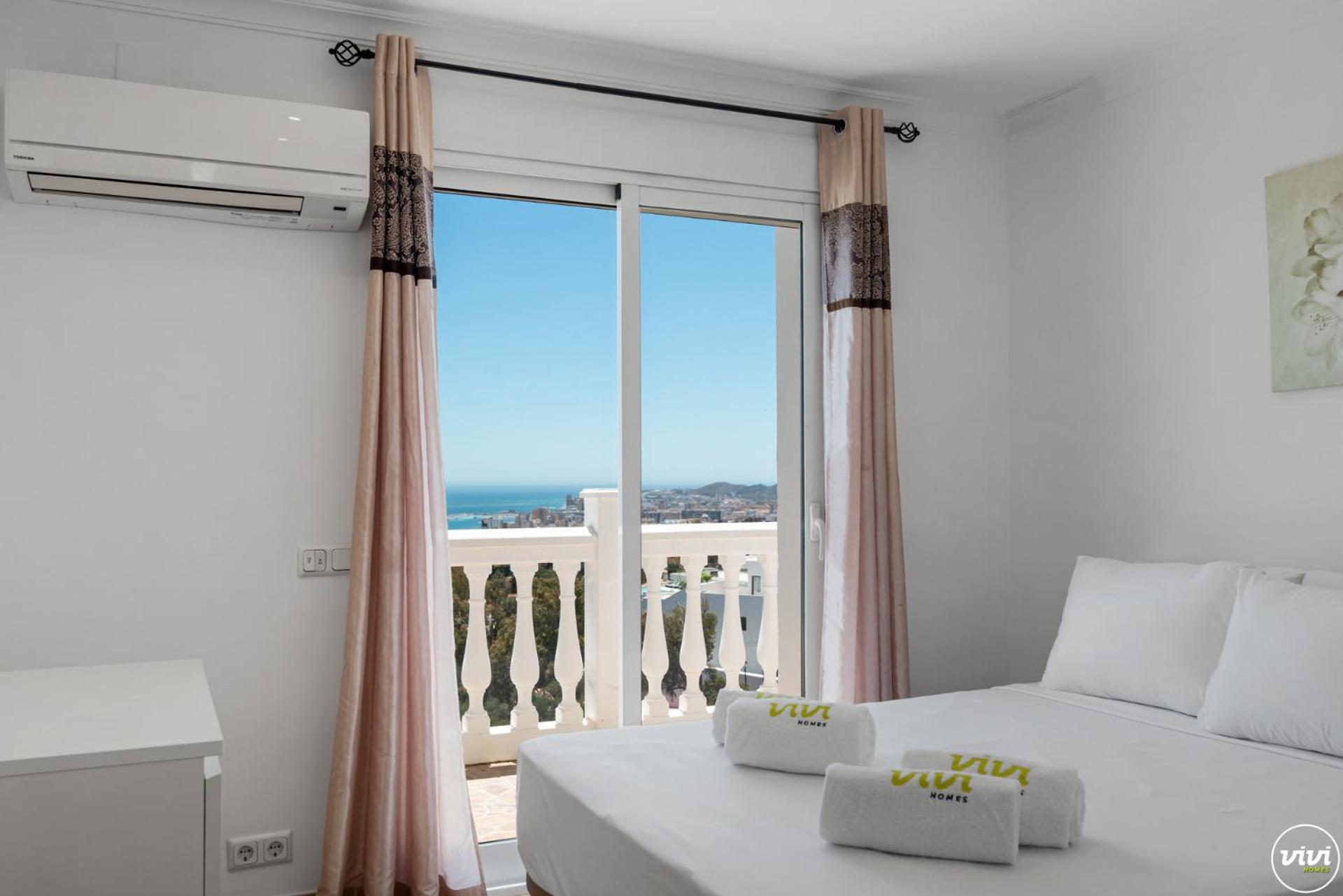 De Haro - Garden, Terrace, Pool & Sea View Villa *