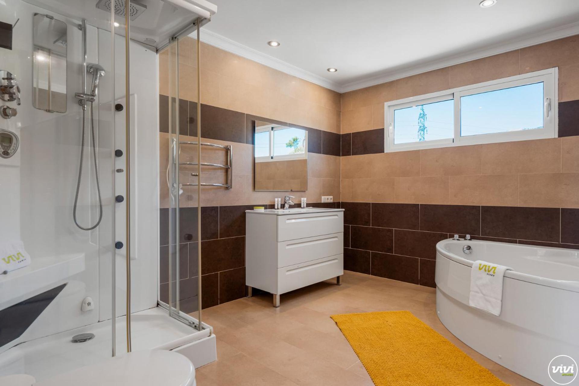 De Haro - Garden, Terrace, Pool & Sea View Villa