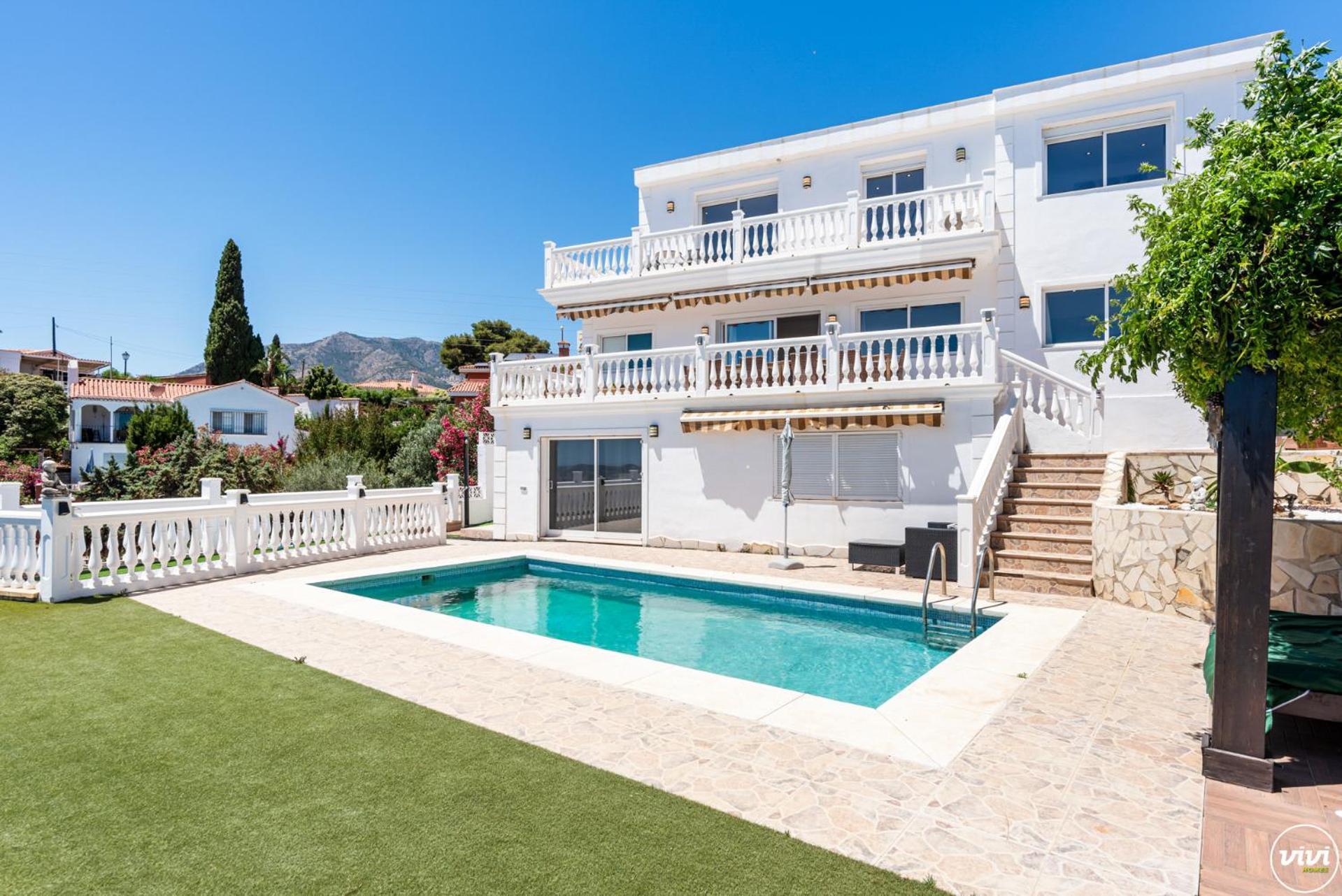 De Haro - Garden, Terrace, Pool & Sea View Villa *