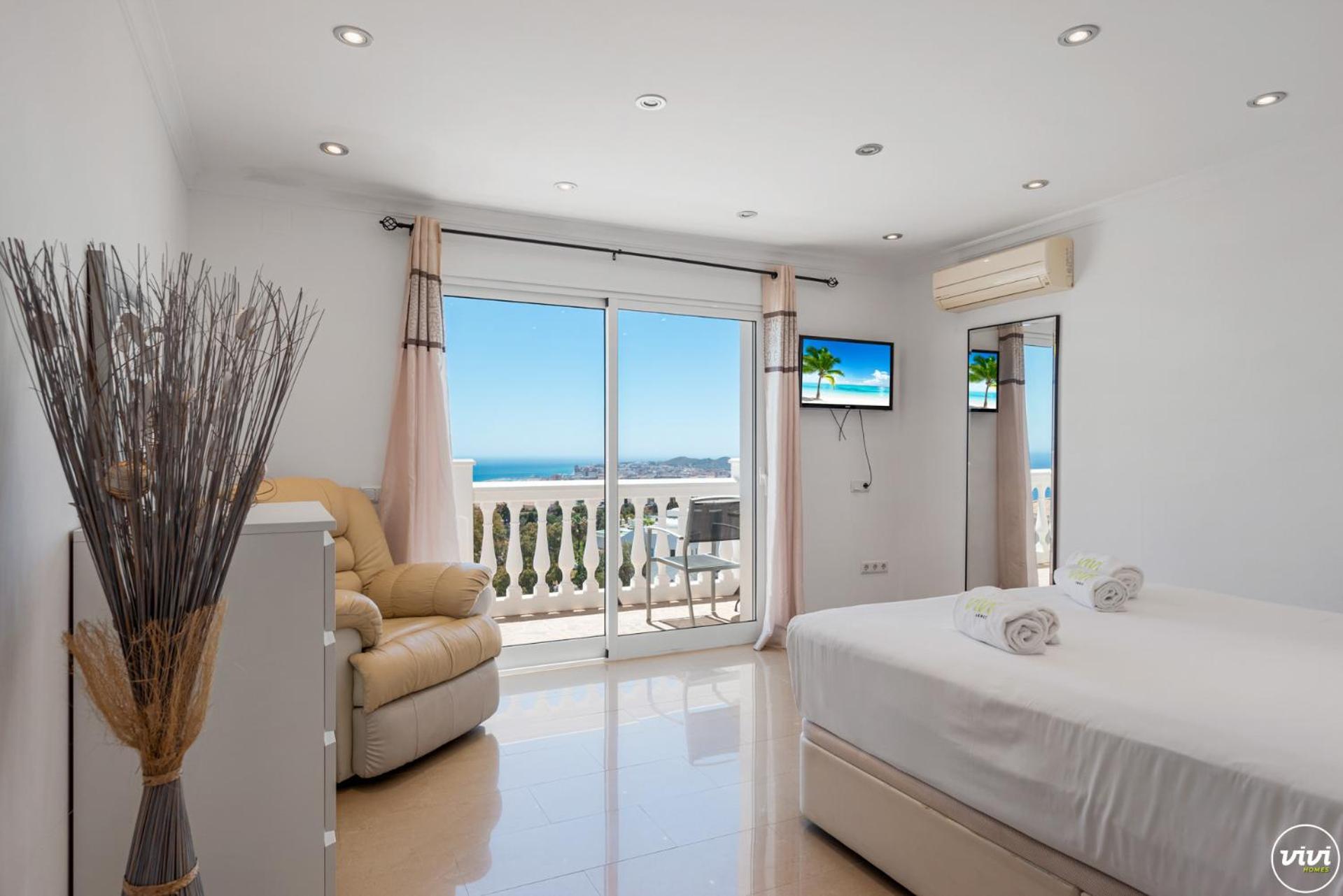 De Haro - Garden, Terrace, Pool & Sea View Villa