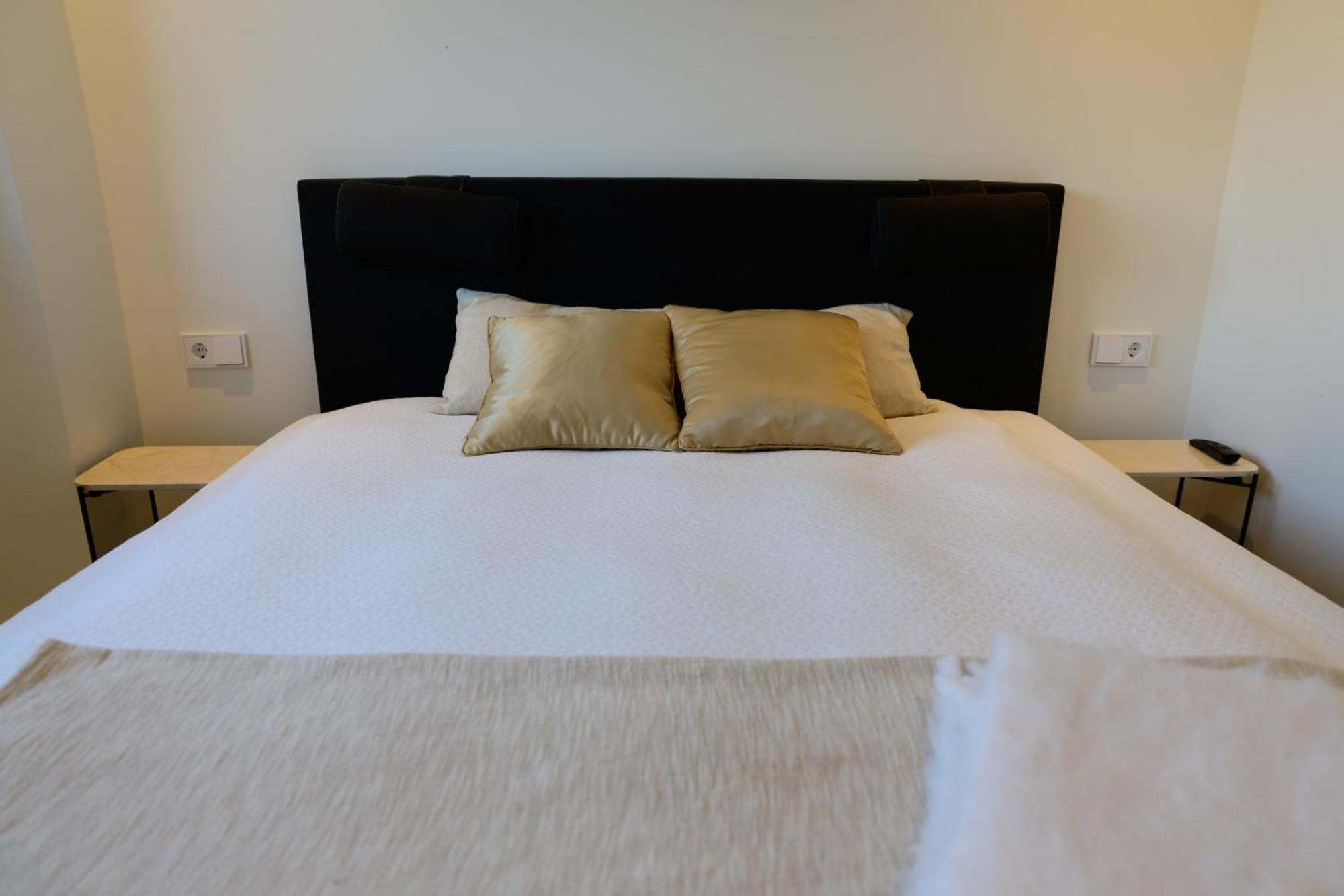 Beautiful West Facing 2-bedroom In The Prestigous Higueron West Apartment