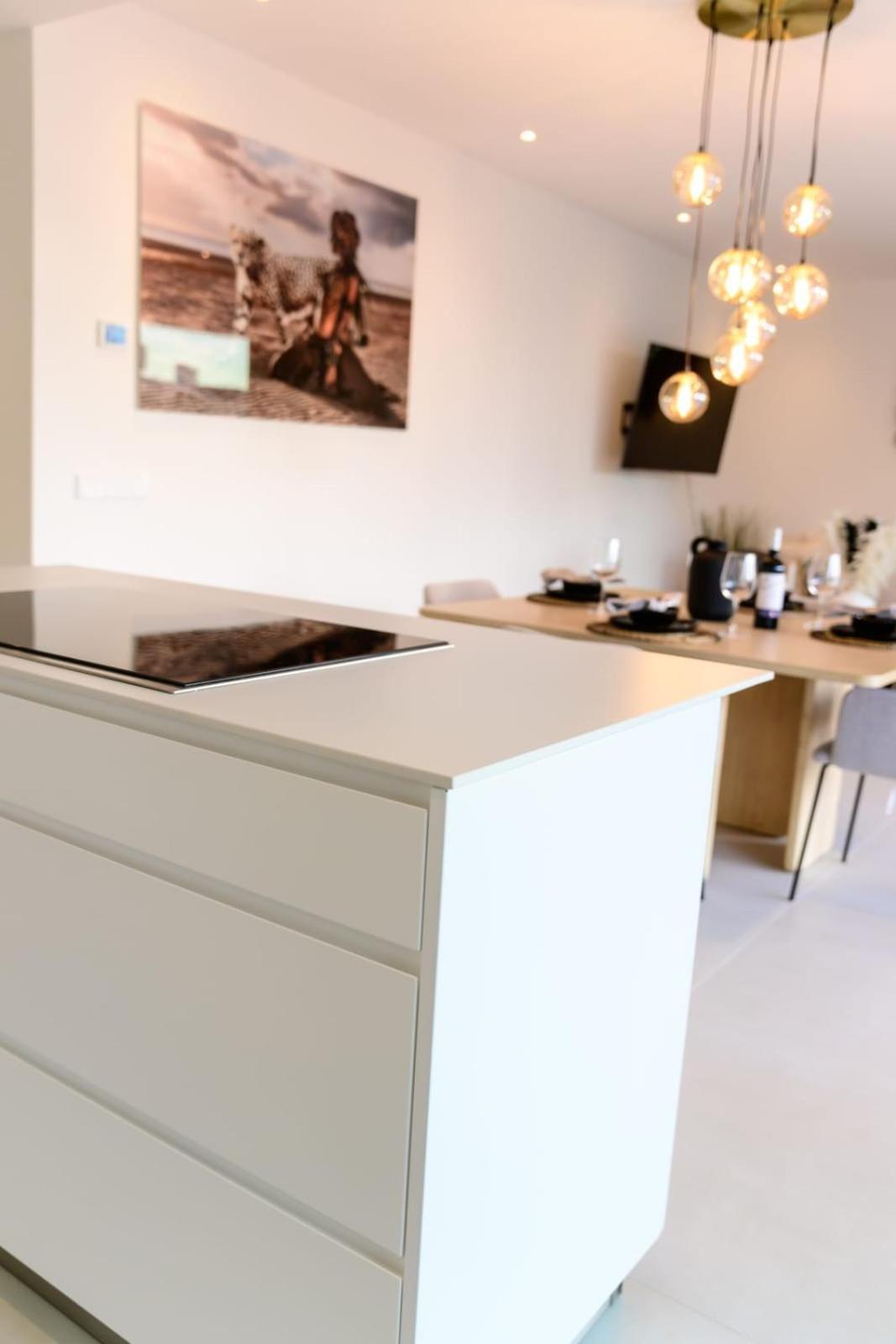 Apartment Beautiful West Facing 2-bedroom In The Prestigous Higueron West