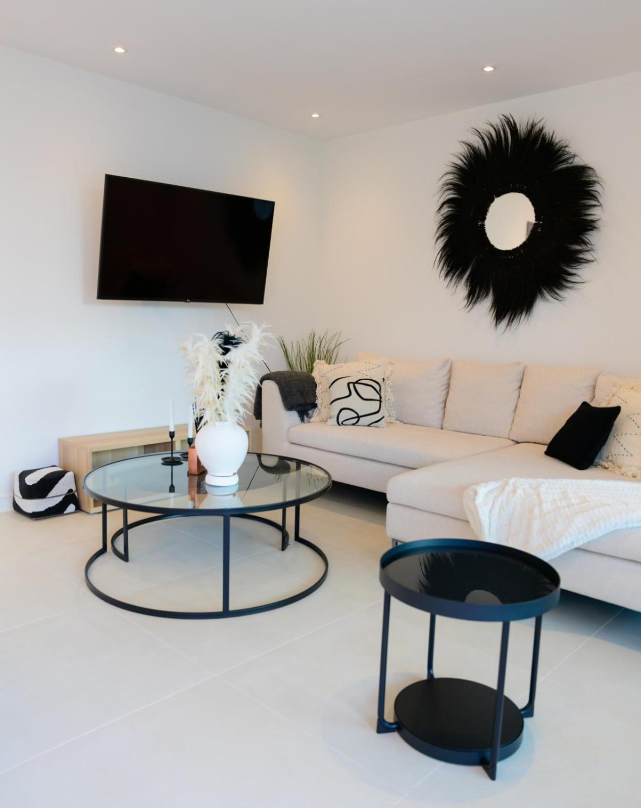 Apartment Beautiful West Facing 2-bedroom In The Prestigous Higueron West