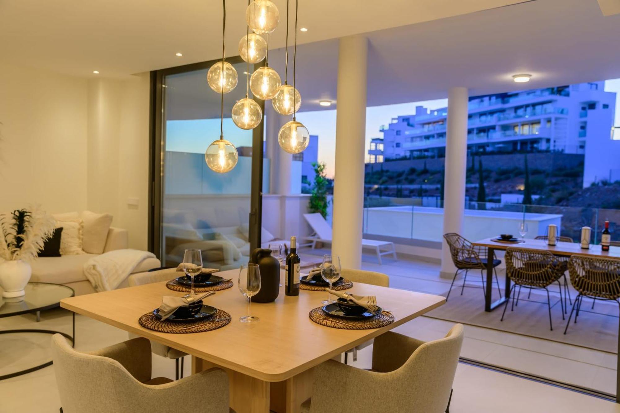 Apartment Beautiful West Facing 2-bedroom In The Prestigous Higueron West *
