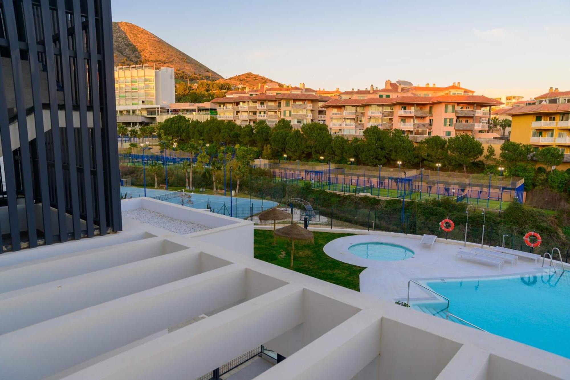 Beautiful West Facing 2-bedroom In The Prestigous Higueron West Apartment Fuengirola