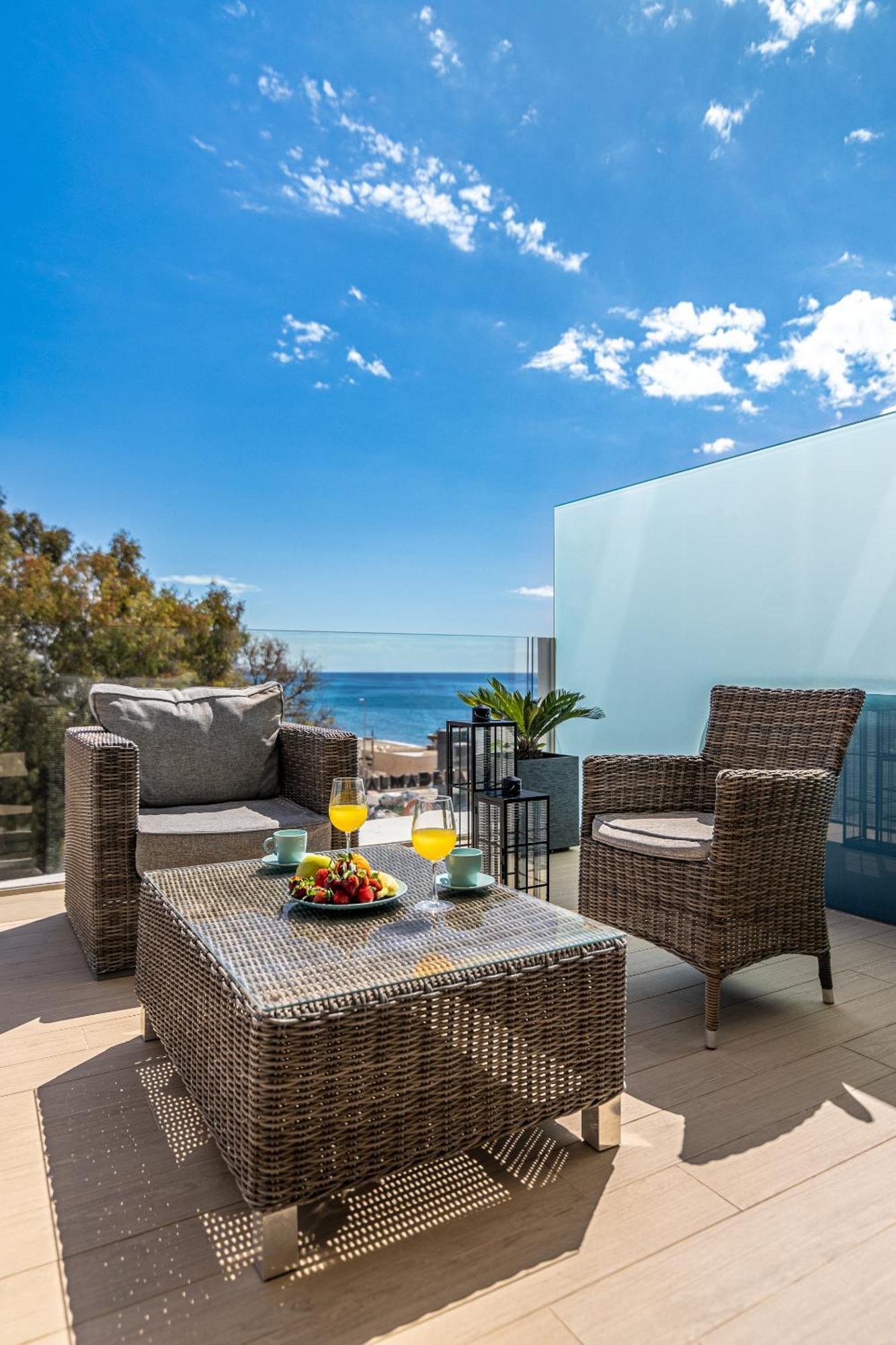 Amazing Sea View From The Comfort Of The Jacuzzi Apartment *