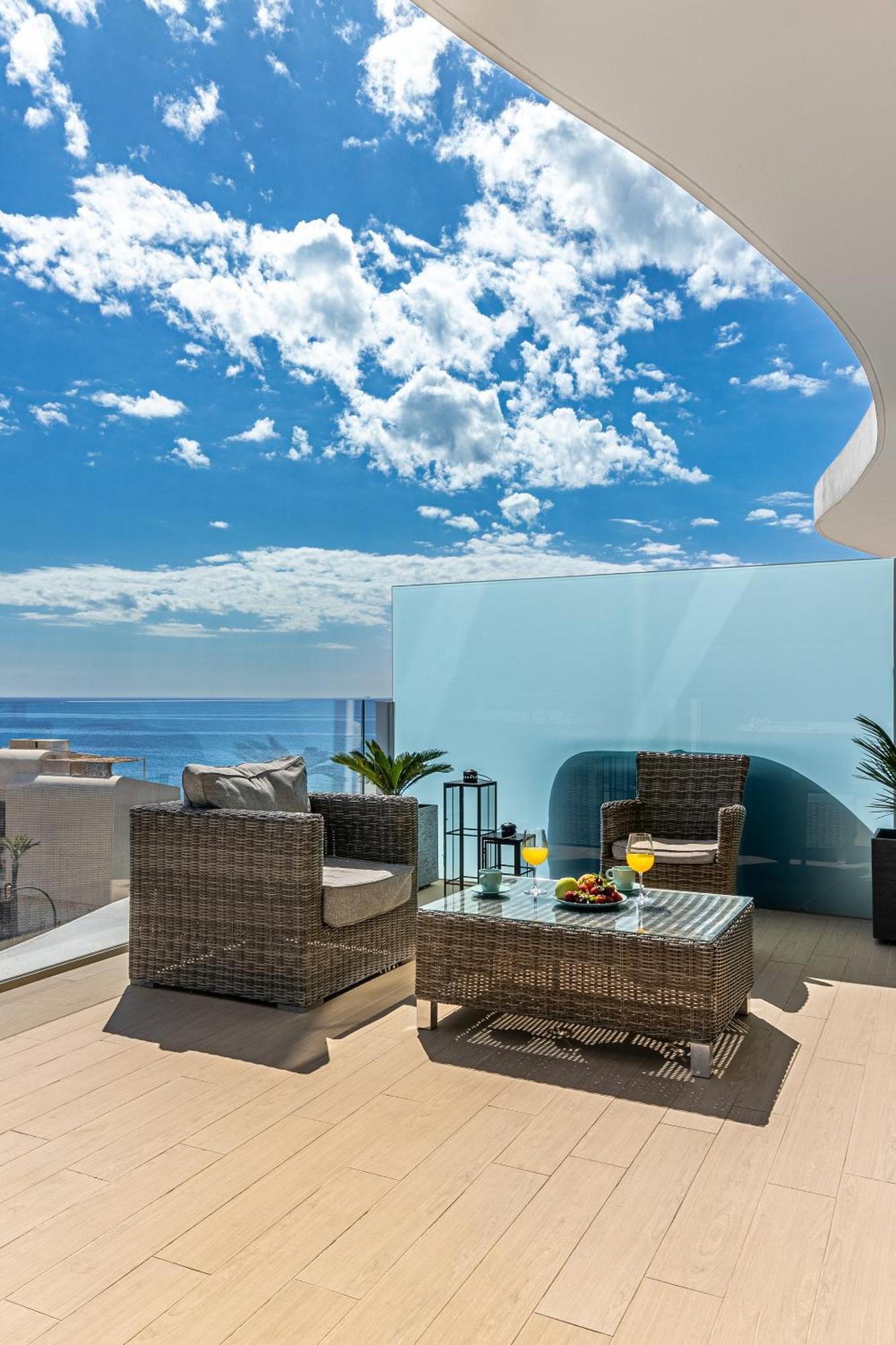 Amazing Sea View From The Comfort Of The Jacuzzi