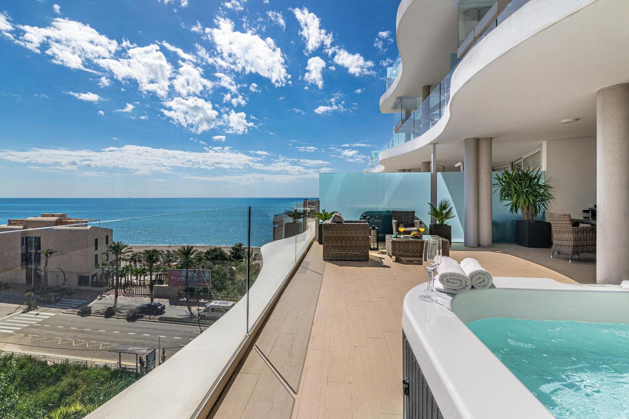 Amazing Sea View From The Comfort Of The Jacuzzi Apartment